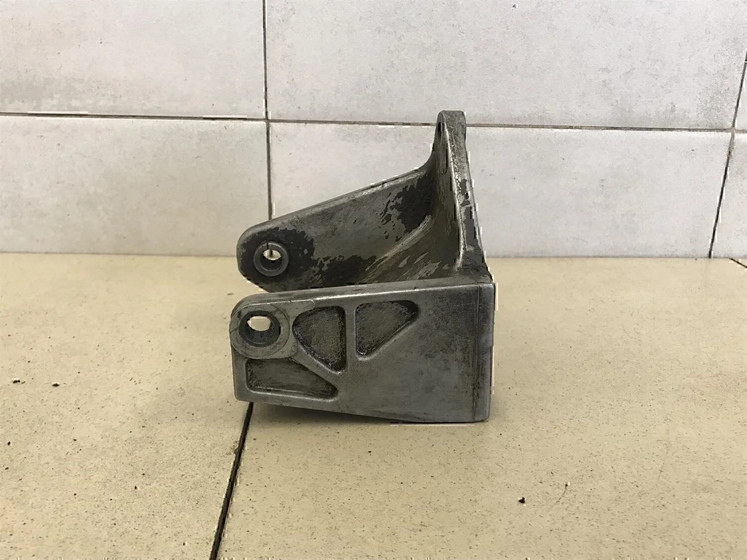 Кронштейн гидроусилителя NISSAN Almera N16 2000-2006 - миниатюра 2