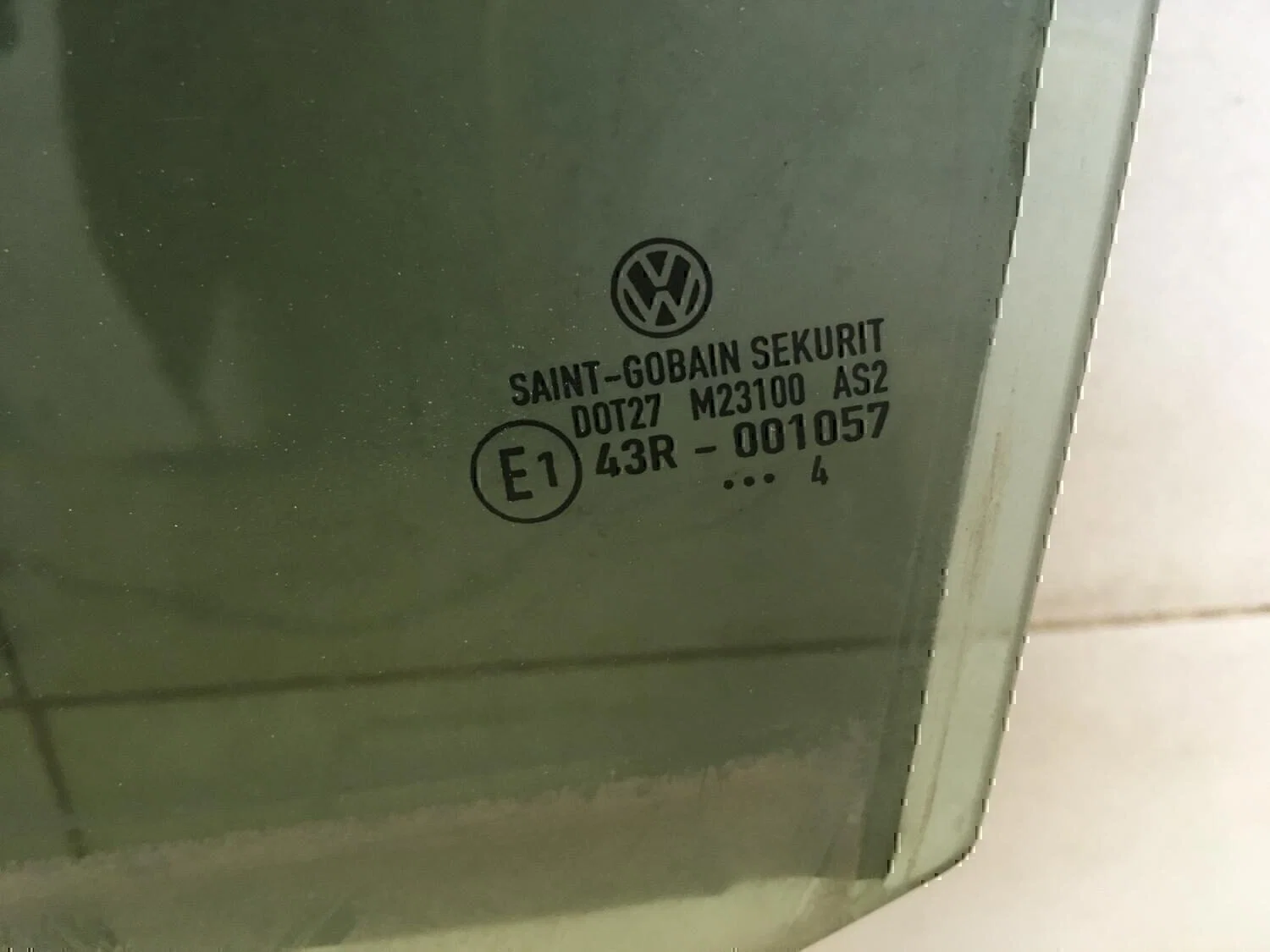 Стекло двери задней левой VW Golf V 2003-2009 - миниатюра 4