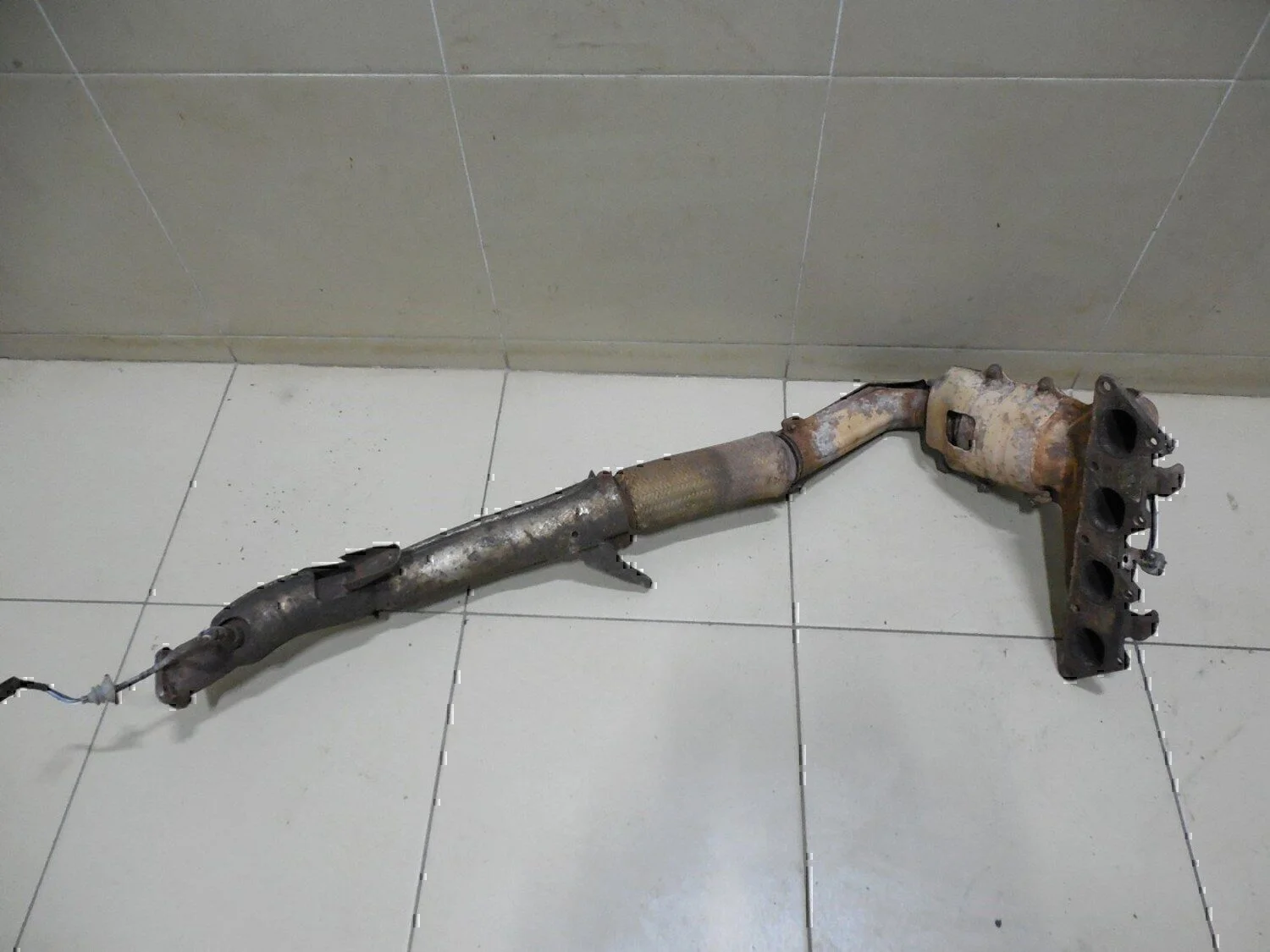 Коллектор выпускной MITSUBISHI Carisma (DA) 1999-2003 - изображение 1