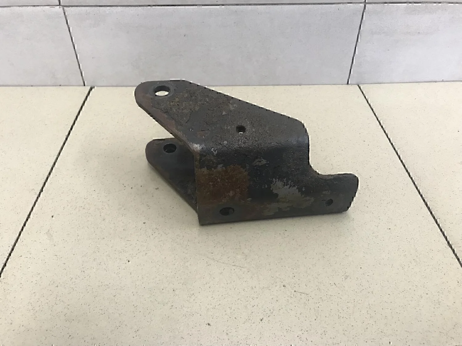 Кронштейн двигателя передний NISSAN Almera N16 2000-2006 - миниатюра 4
