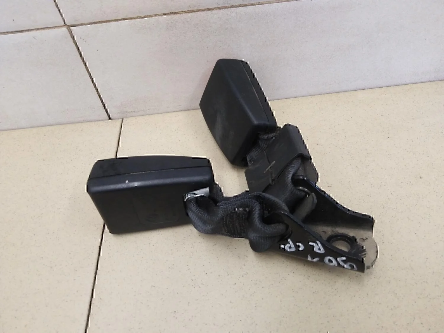 Ответная часть ремня безопасности VW Jetta 2006-2011 - миниатюра 2