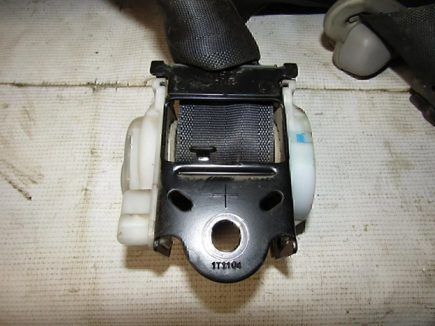 Ремень безопасности MITSUBISHI Lancer Cedia 2000-2003 - миниатюра 3