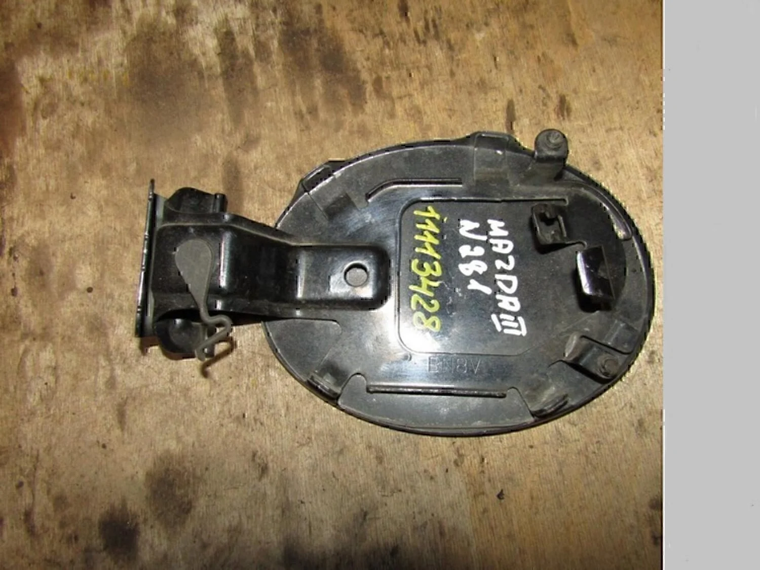 Лючок бензобака MAZDA Mazda 3 (BK) 2002-2009 - миниатюра 2