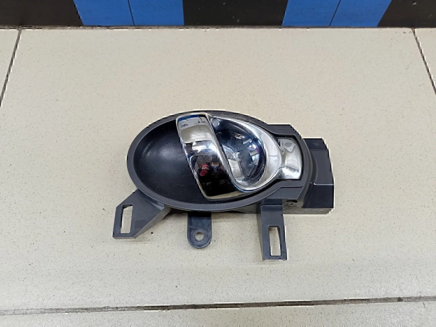 Ручка двери внутренняя правая NISSAN Juke (F15) 2011> - миниатюра 2