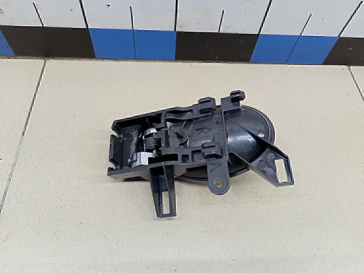 Ручка двери внутренняя правая NISSAN Juke (F15) 2011> - миниатюра 4