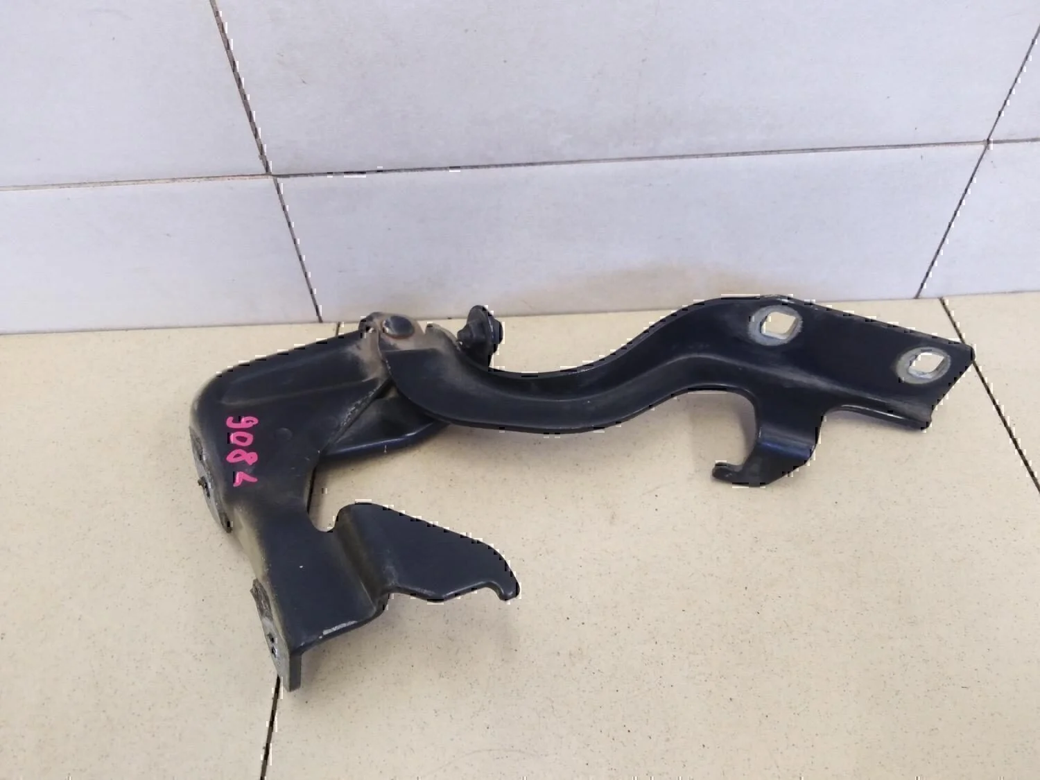 Петля капота левая Chevrolet Captiva (C100) 2006-2010 - миниатюра 5