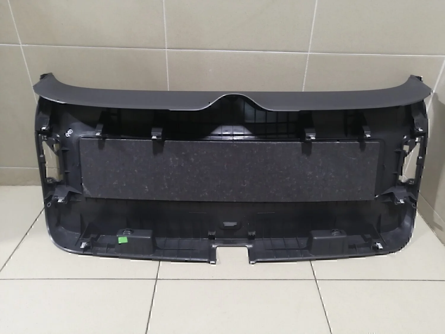 Обшивка двери багажника VW Tiguan 2011-2016 - миниатюра 2
