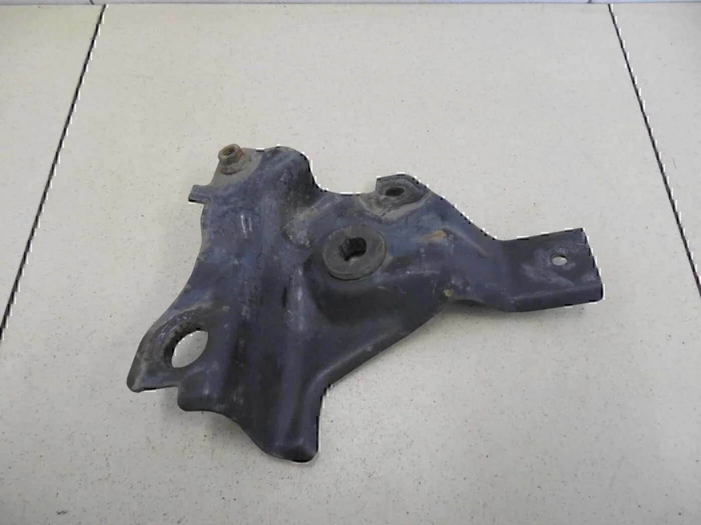 Кронштейн радиатора FORD Escape 2001-2006 - миниатюра 3