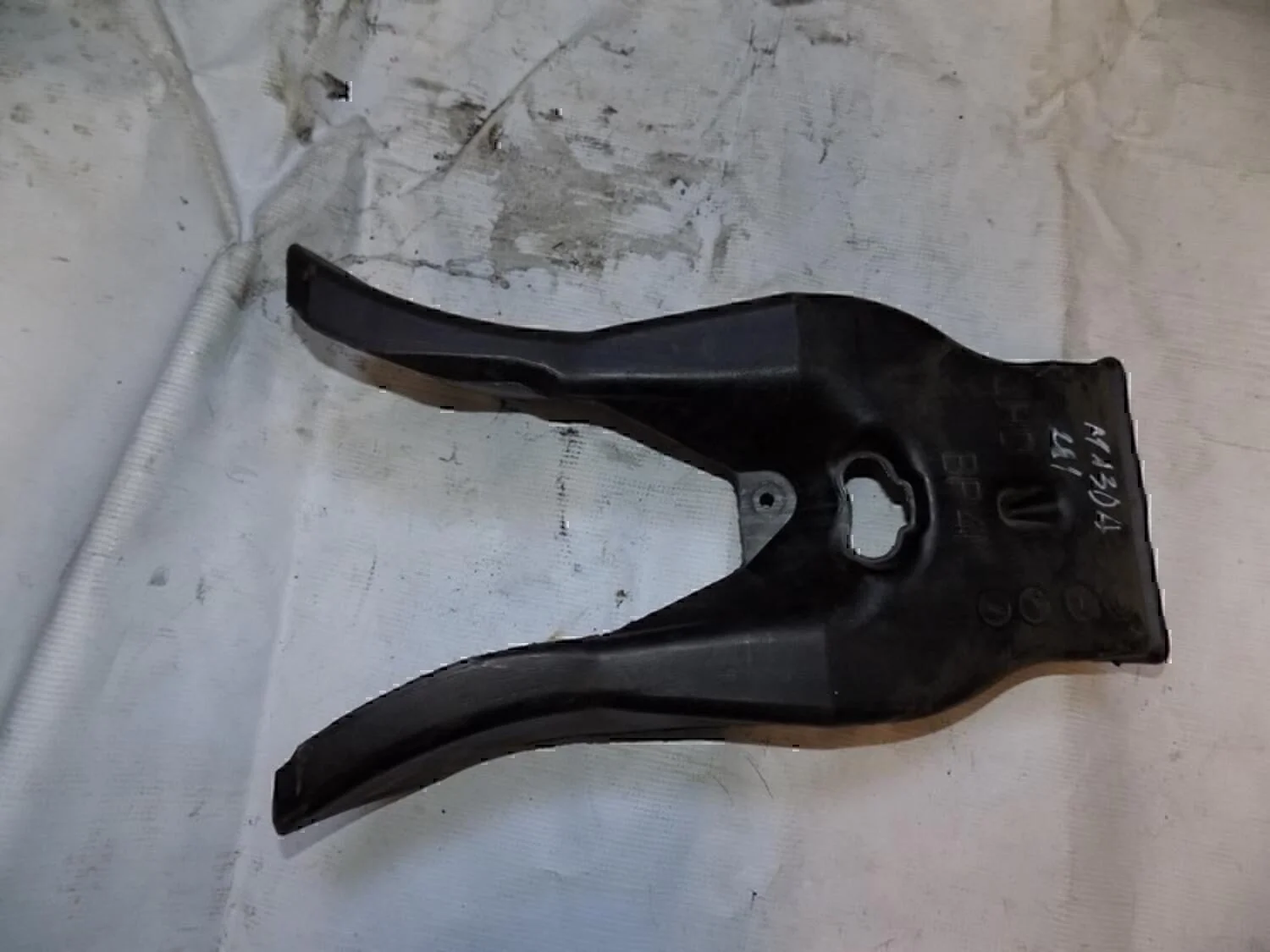 Воздуховод MAZDA Mazda 3 (BK) 2002-2009 - миниатюра 2