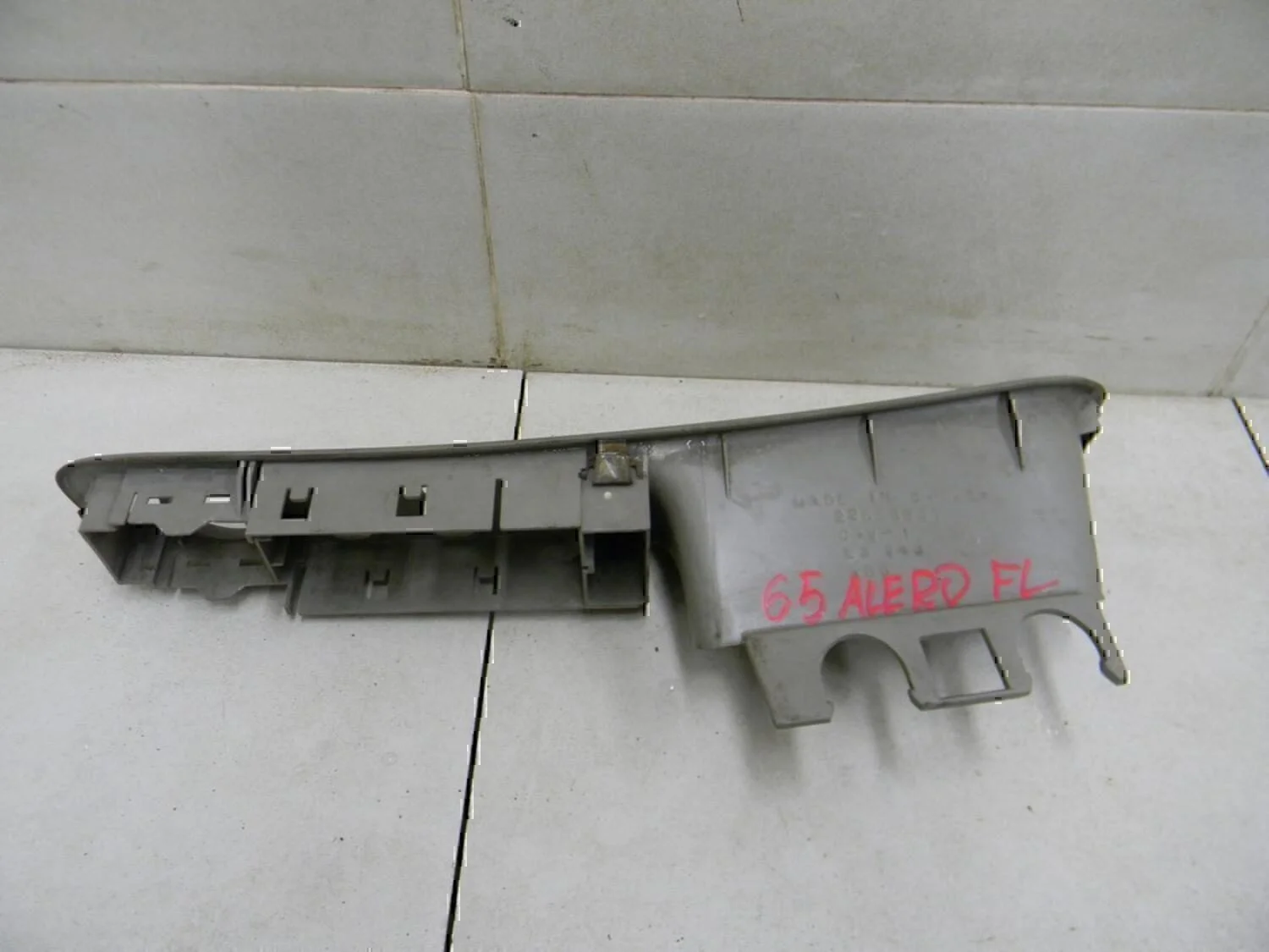 Накладка блока управления стеклоподъемниками Chevrolet Alero 1999-2004 - миниатюра 2
