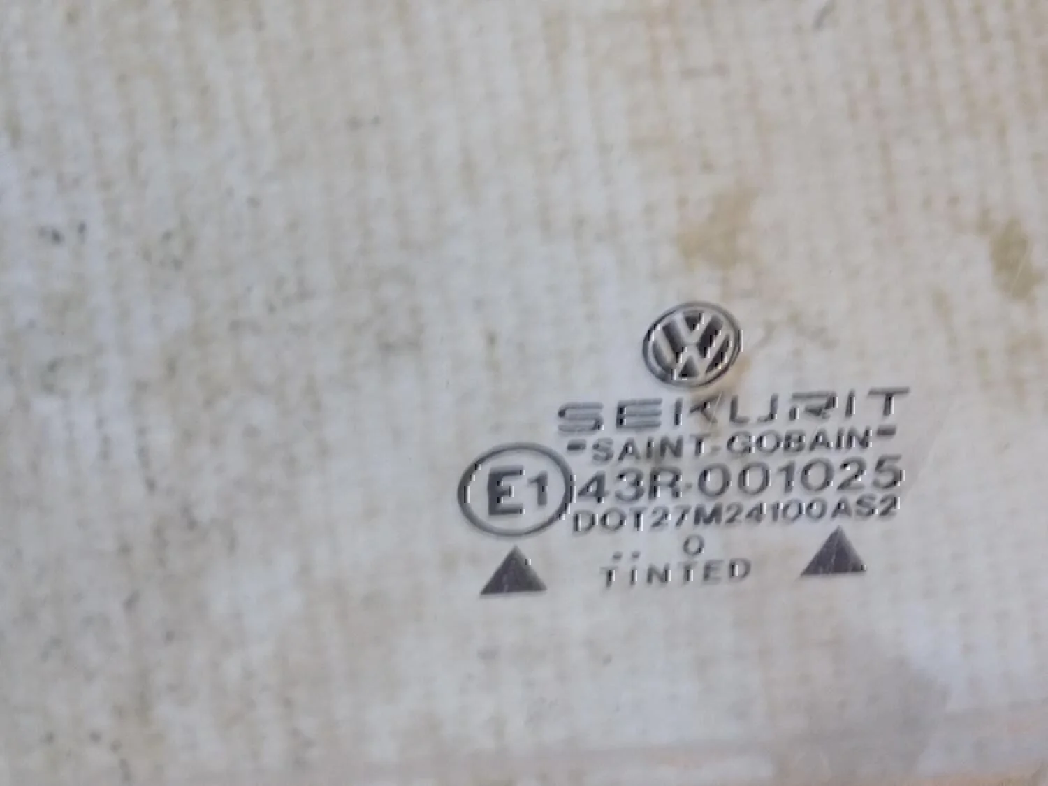 Стекло двери передней левой VW Passat [B3] 1988-1993 - миниатюра 2