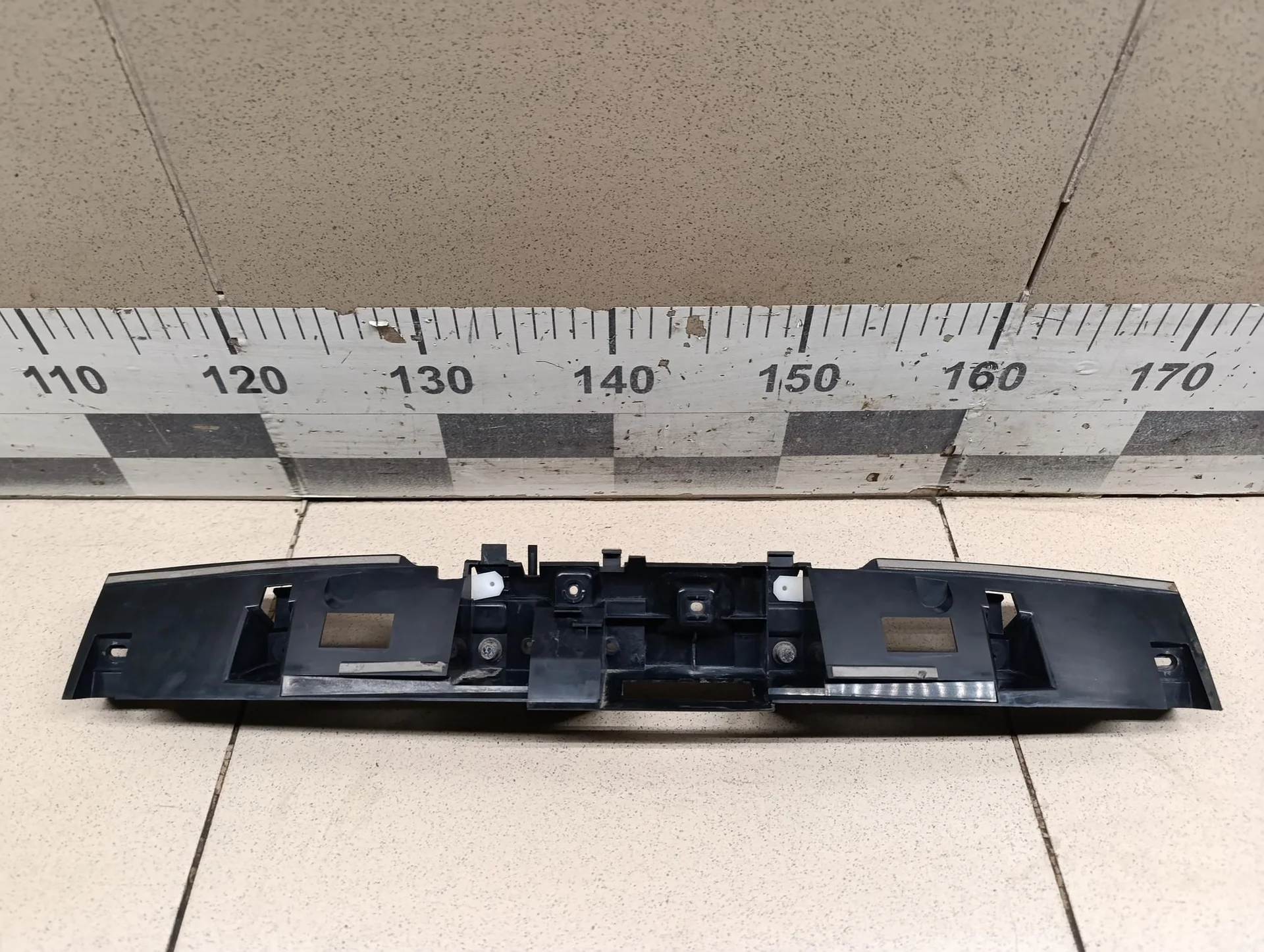 Накладка двери багажника NISSAN Juke (F15) 2011> - миниатюра 2