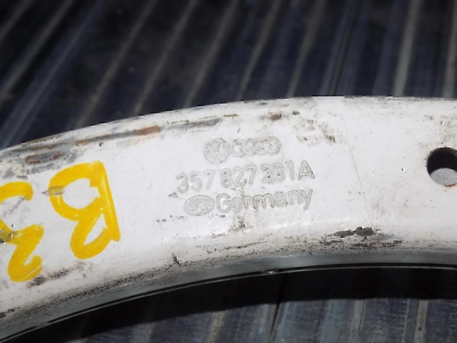Петля крышки багажника VW Passat [B3] 1988-1993 - миниатюра 2