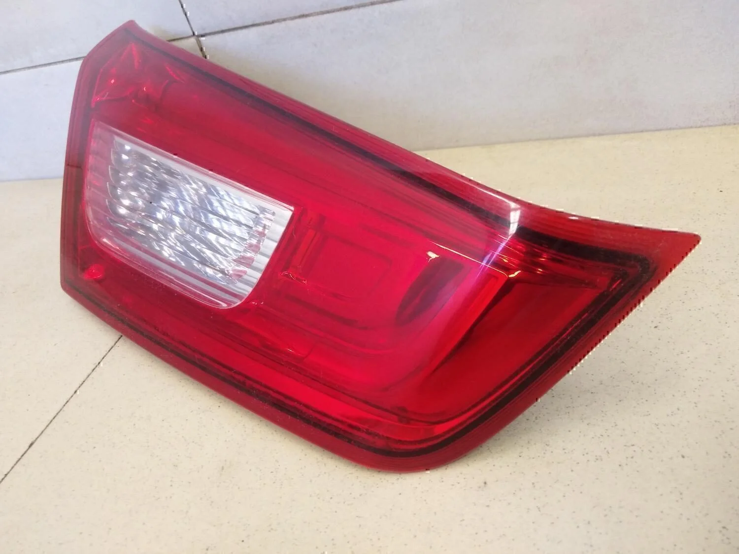 Фонарь задний внутренний левый MITSUBISHI ASX 2010-2016 - миниатюра 2