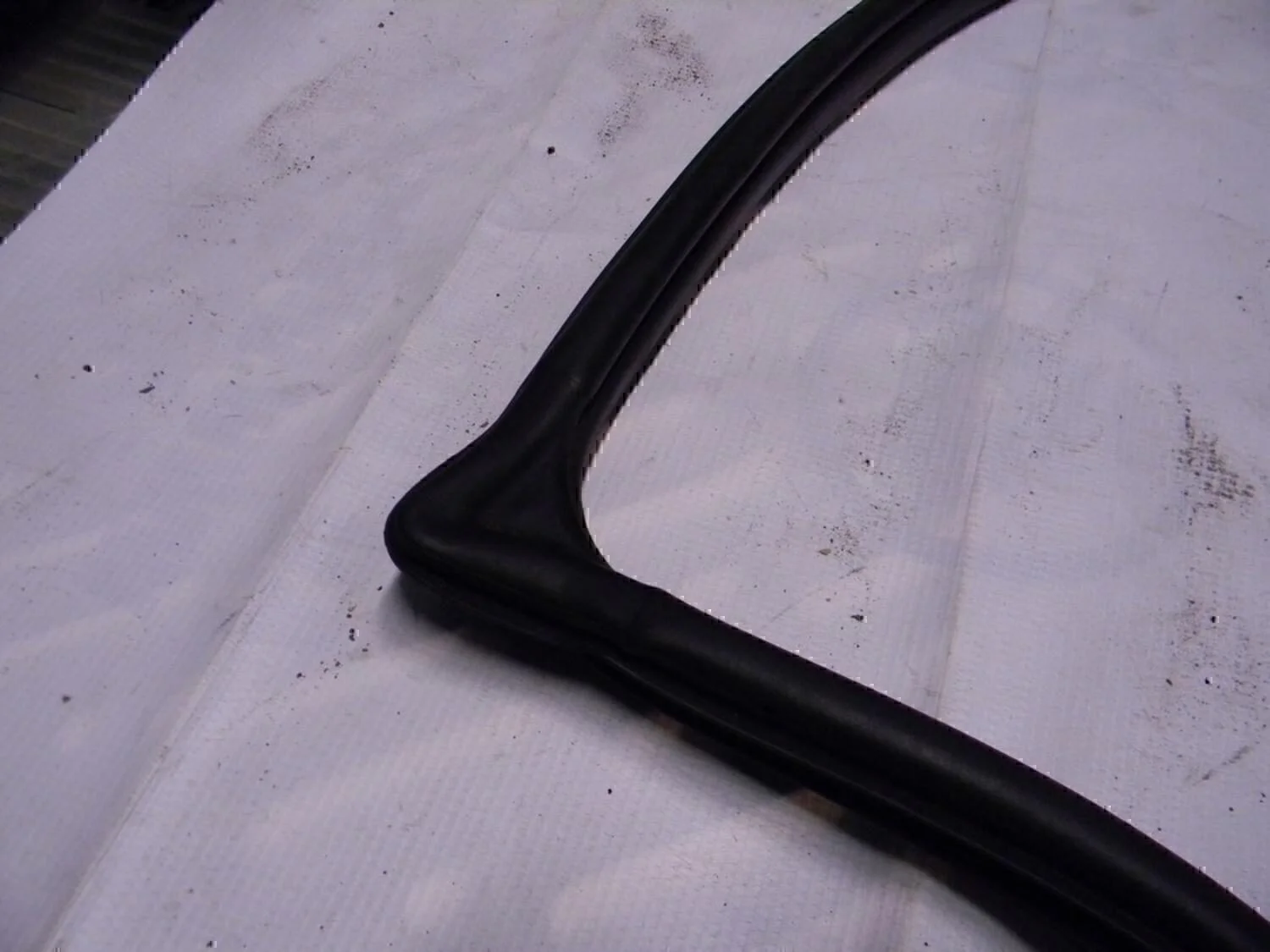 Уплотнитель (внутри) MAZDA Mazda 3 (BK) 2002-2009 - миниатюра 4