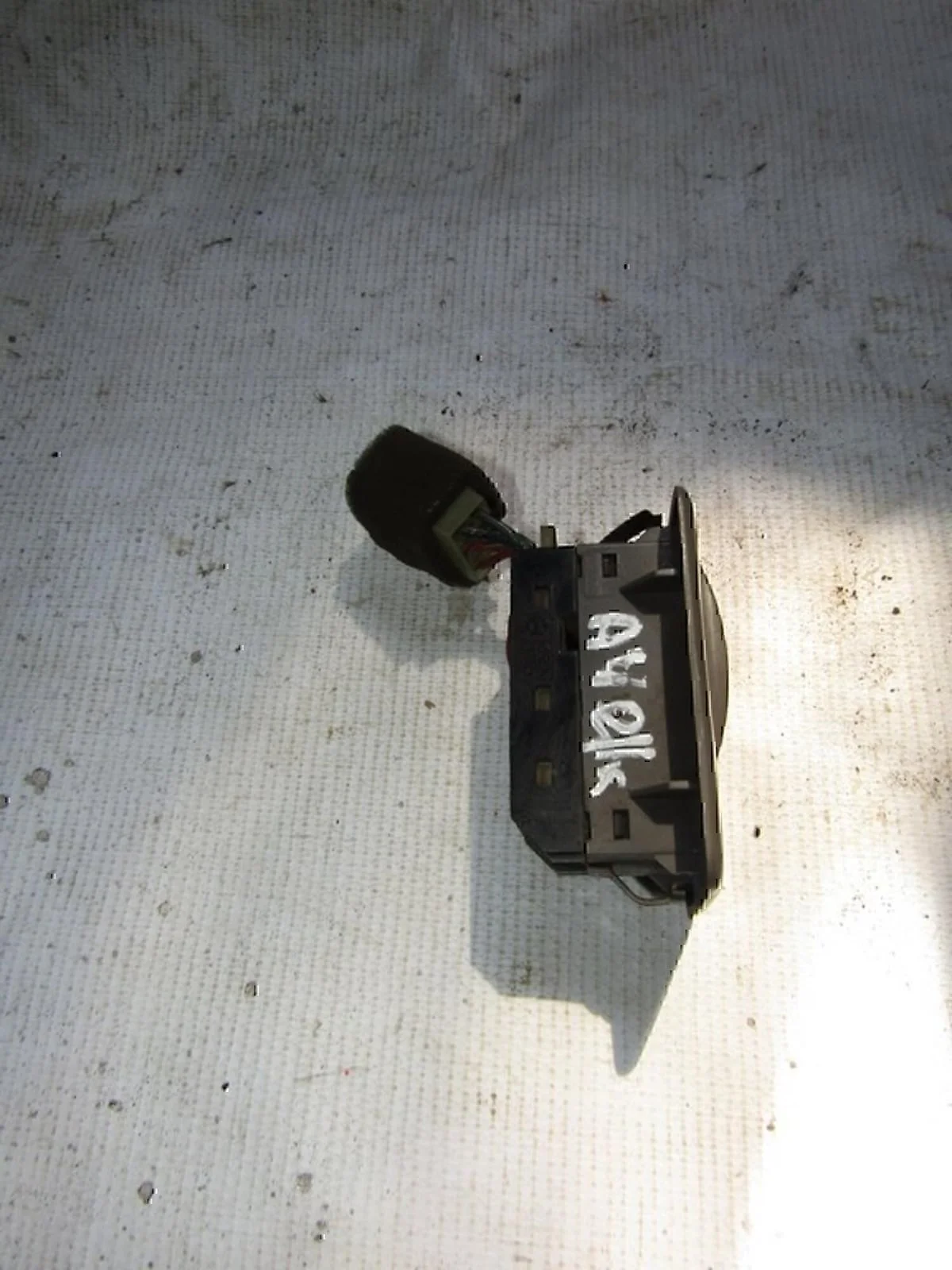 Кнопка стеклоподъемника Hyundai-KIA Avella 1993-2000 - миниатюра 3
