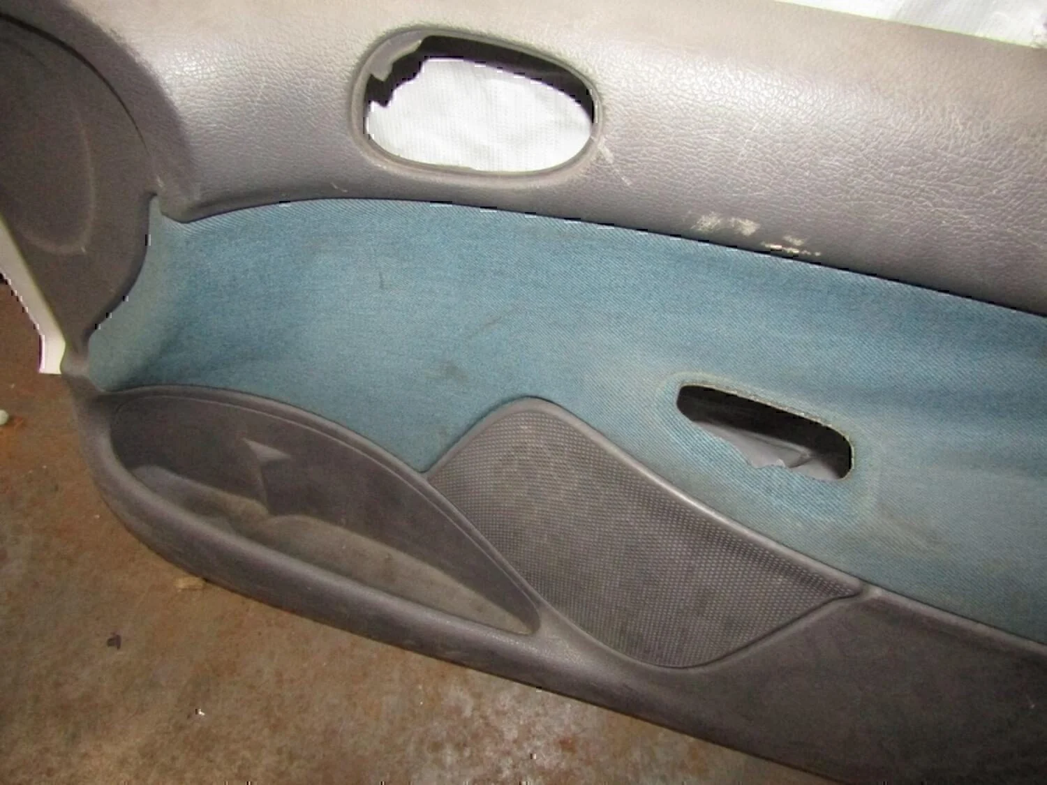 Обшивка двери передней правой PEUGEOT 206 1998-2012 - миниатюра 2