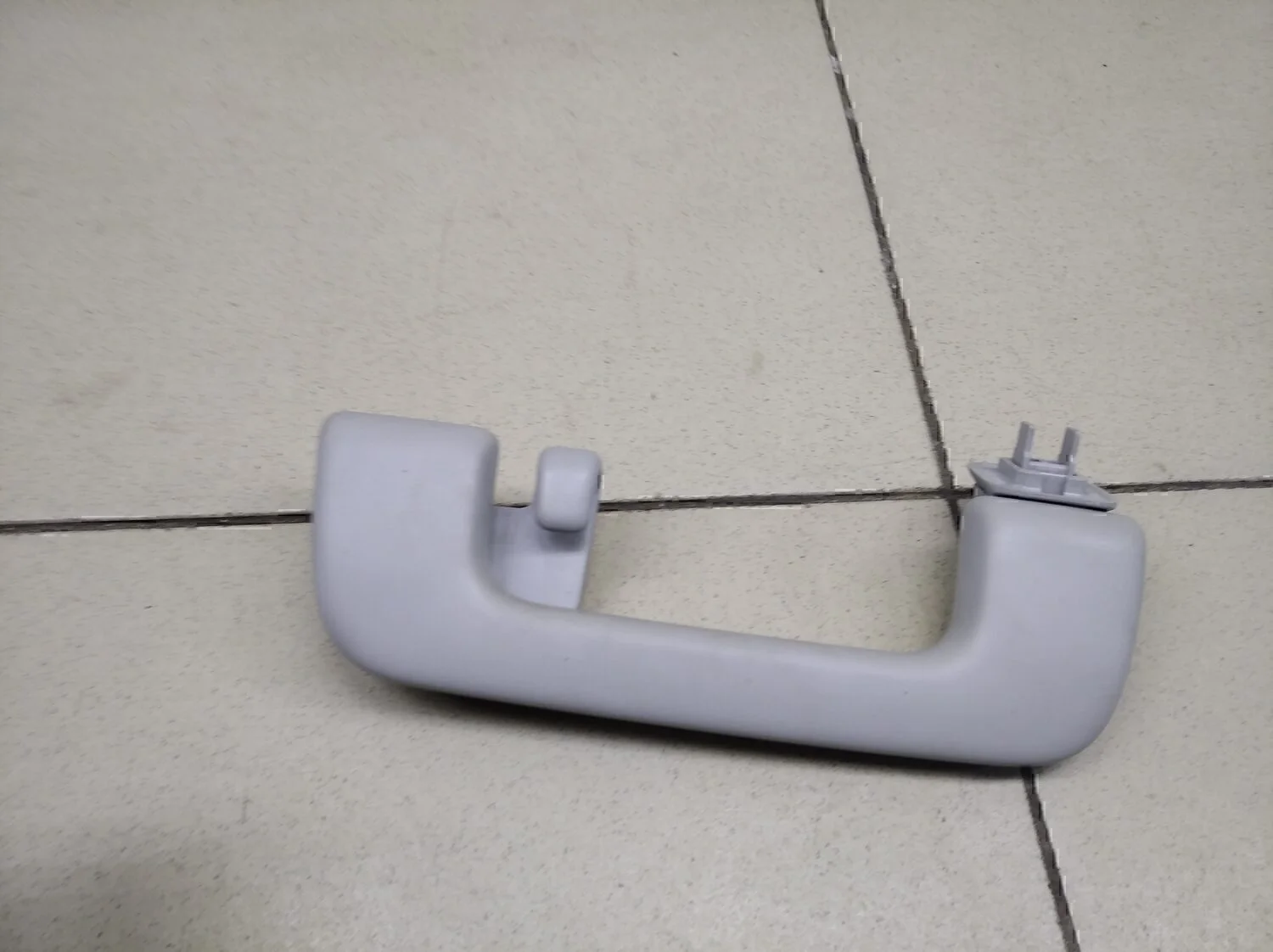 Ручка внутренняя потолочная TOYOTA RAV 4 2013-2019 - миниатюра 2