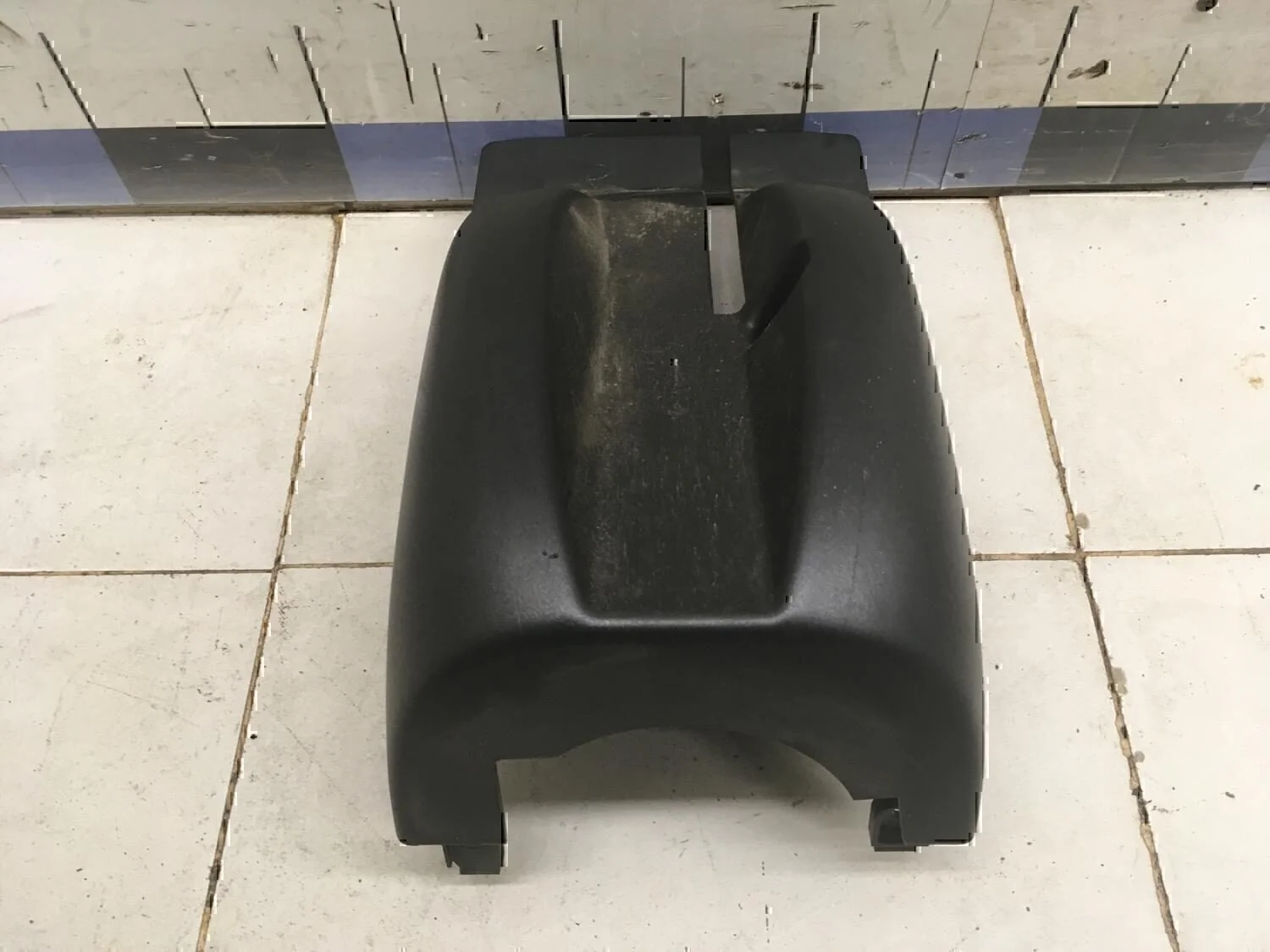 Кожух рулевой колонки нижний VW Touran 2003-2010 - изображение 1