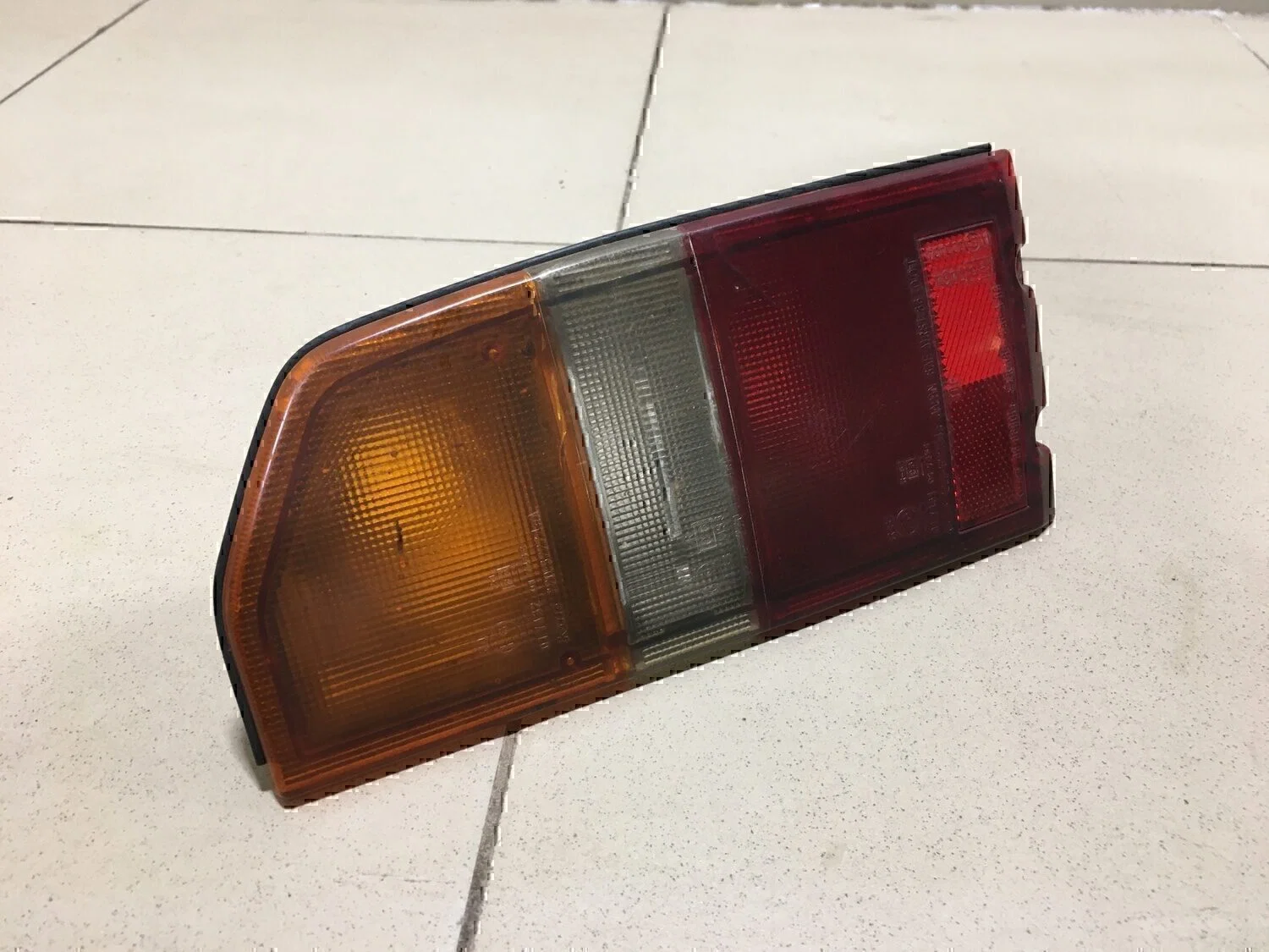 Фонарь задний правый SUZUKI Vitara/Sidekick 1989-1999 - изображение 1