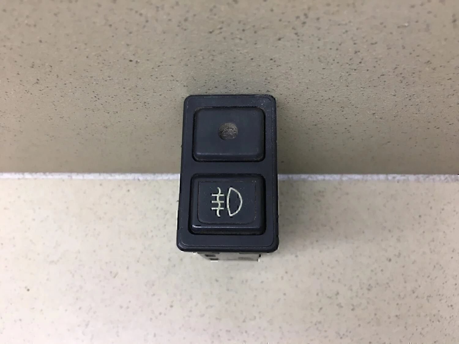 Кнопка противотуманки SUZUKI Vitara/Sidekick 1989-1999 - изображение 1