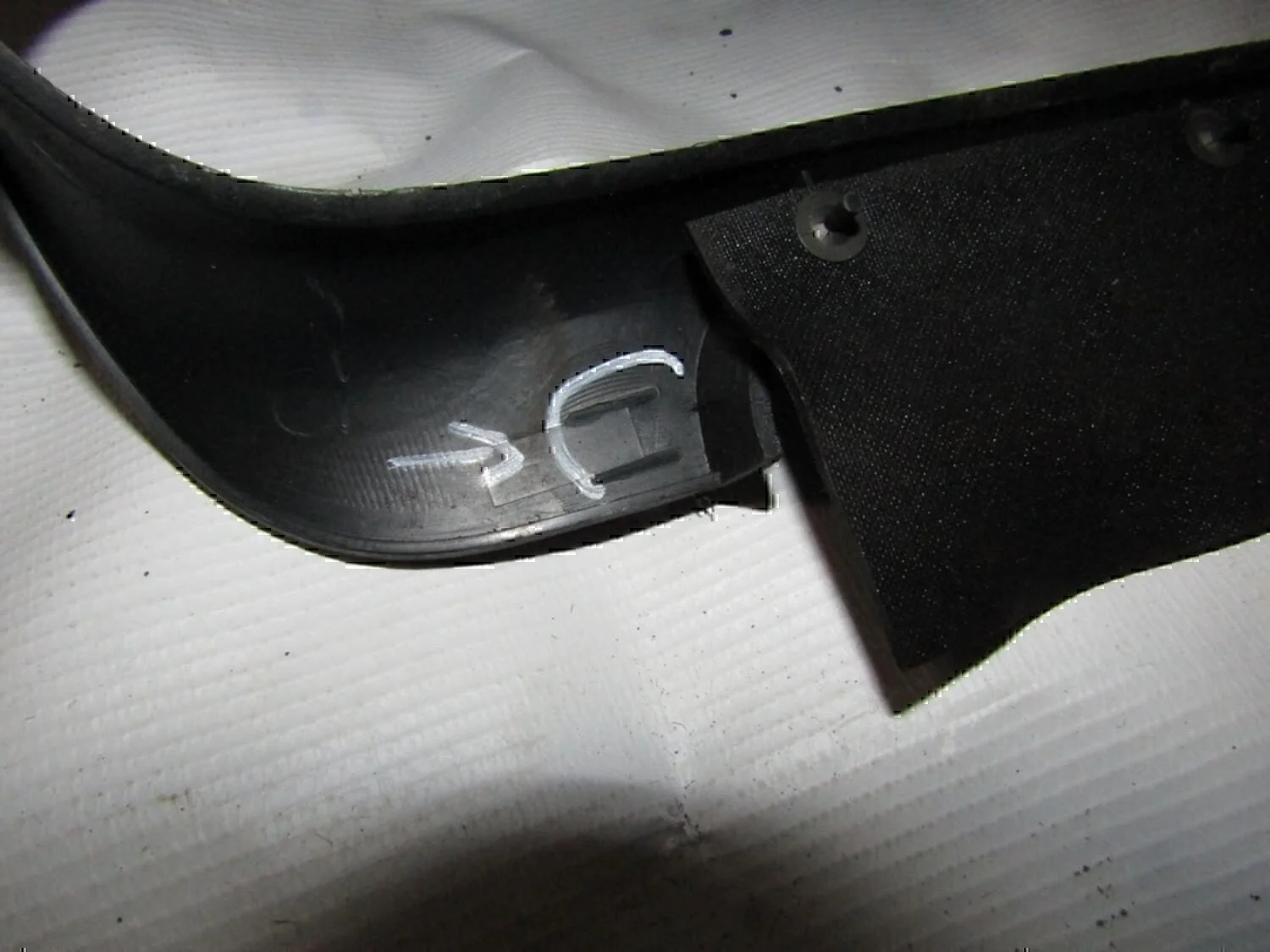 Накладка (кузов внутри) MITSUBISHI Carisma (DA) 1999-2003 - миниатюра 3