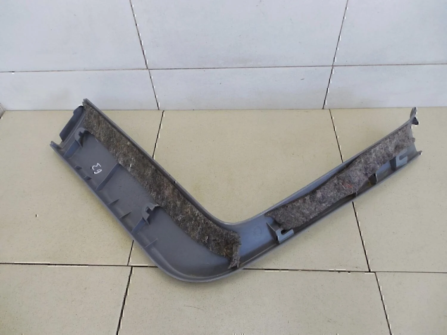 Обшивка двери багажника TOYOTA RAV 4 2000-2005 - миниатюра 3