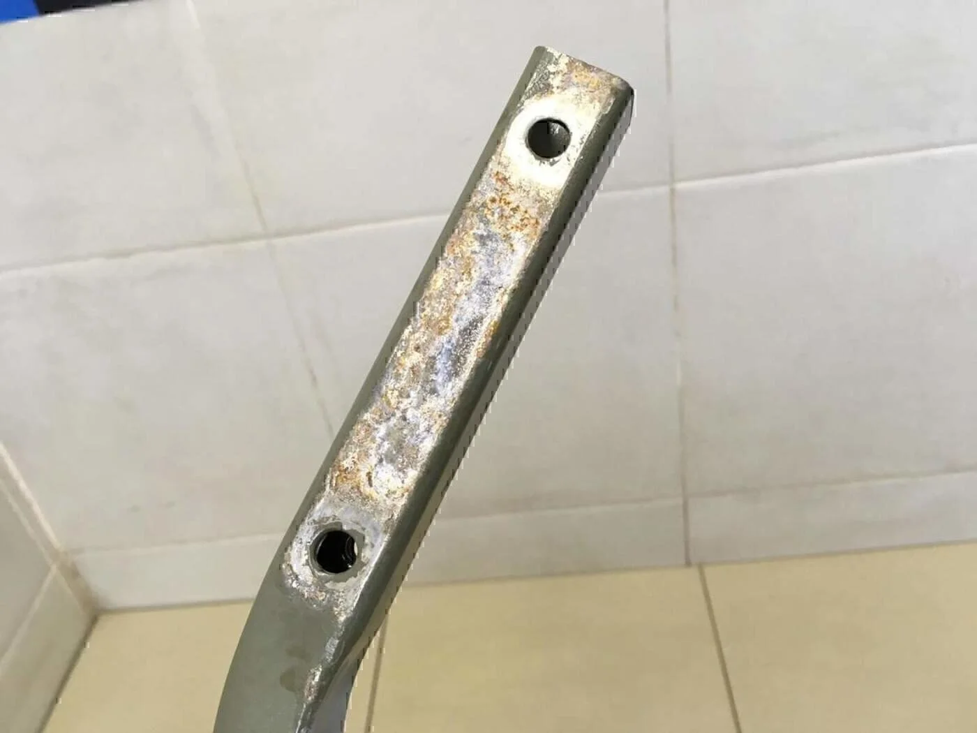 Петля крышки багажника Chevrolet Alero 1999-2004 - миниатюра 4