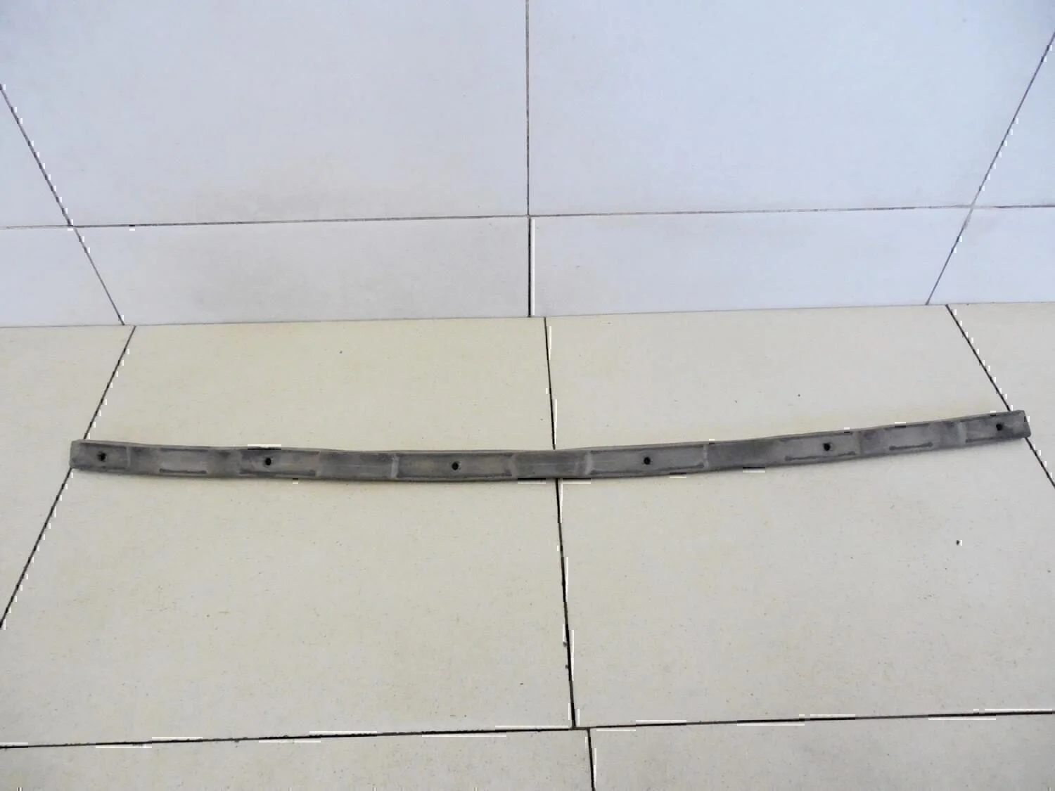 Уплотнитель капота NISSAN Note (E11) 2006-2013 - миниатюра 2