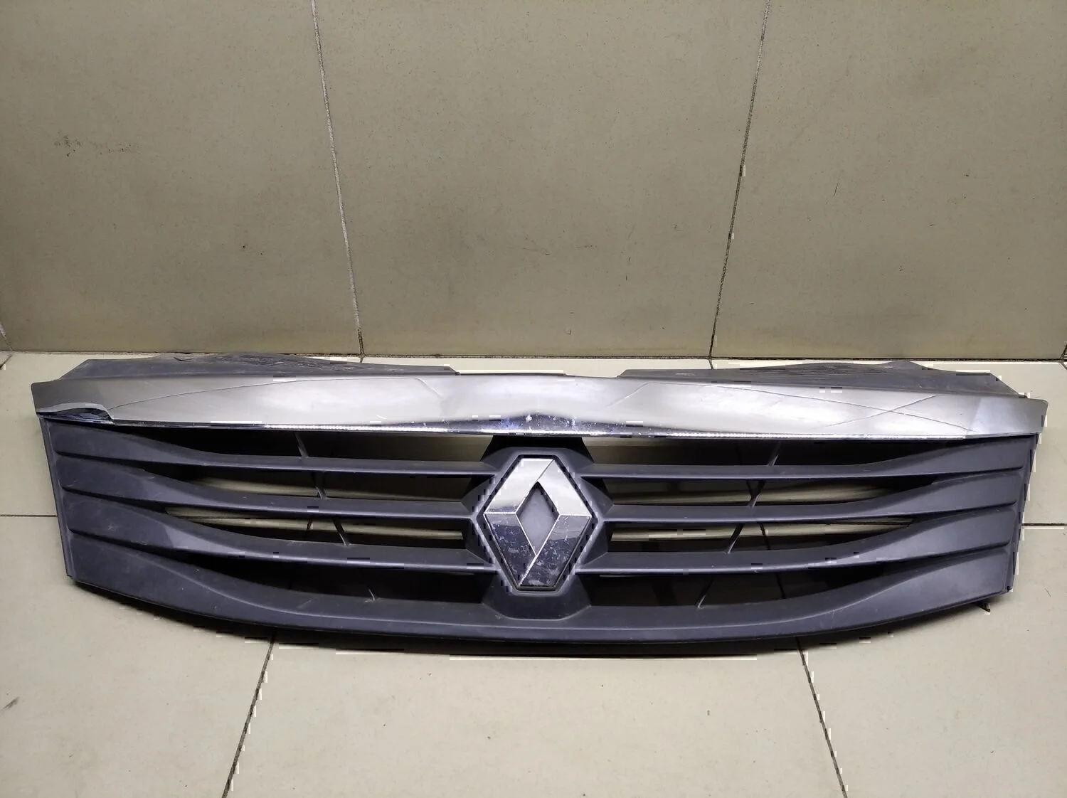 Решетка радиатора RENAULT Logan 2005-2014 - изображение 1