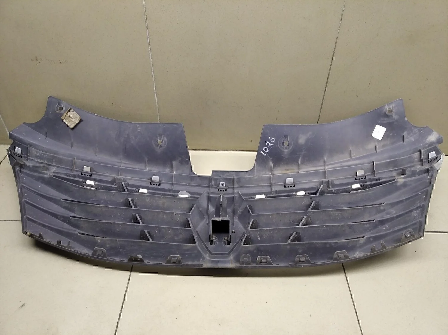Решетка радиатора RENAULT Logan 2005-2014 - миниатюра 2