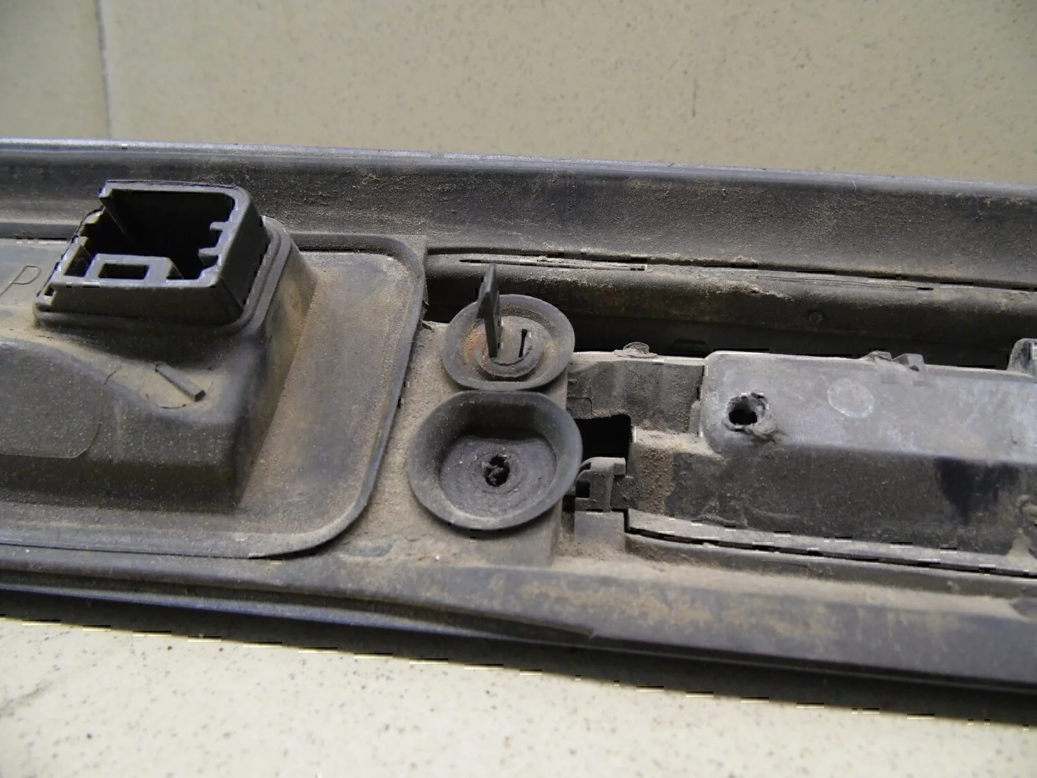 Накладка крышки багажника VOLVO S40 2004-2012 - миниатюра 5