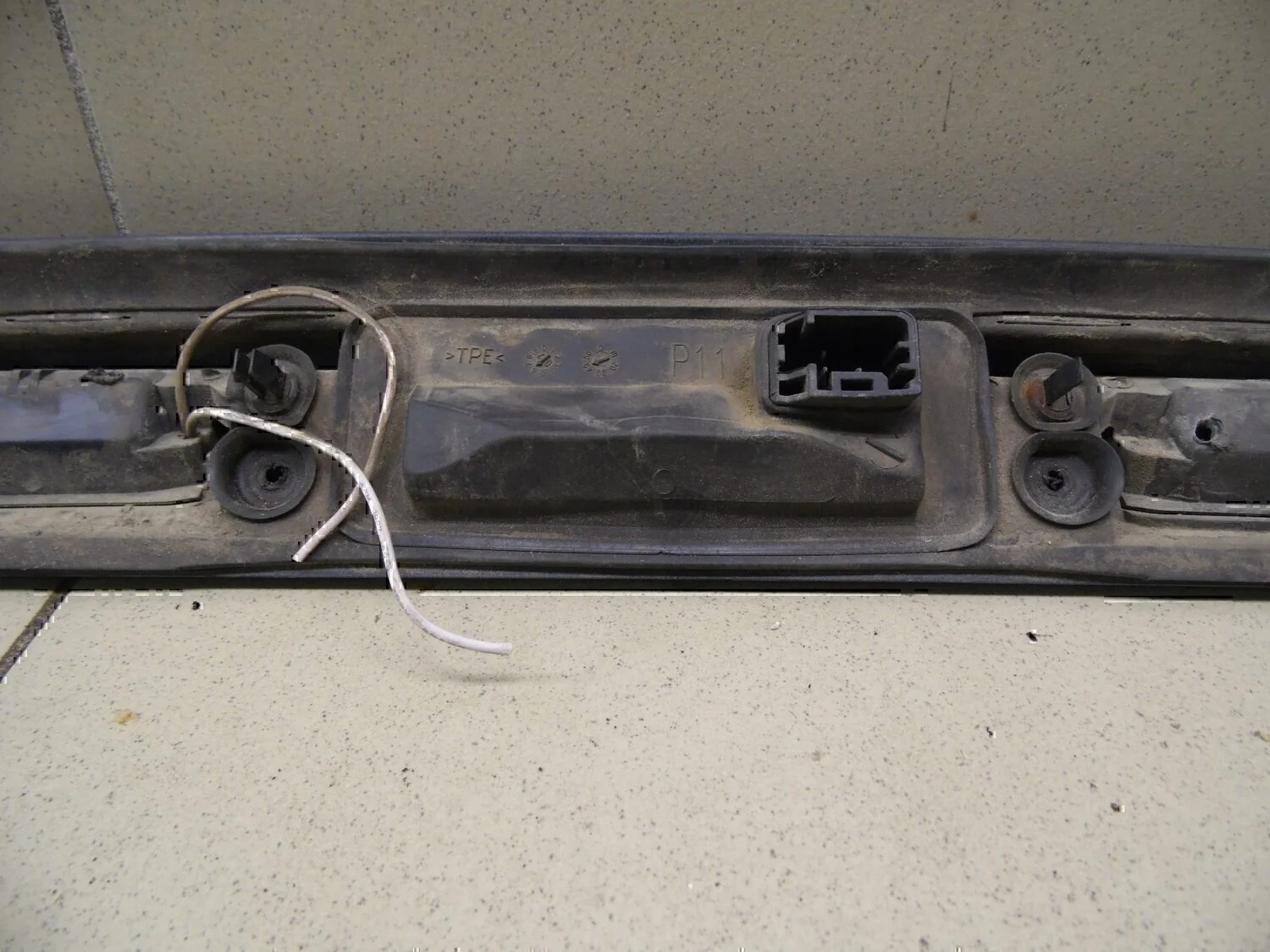 Накладка крышки багажника VOLVO S40 2004-2012 - миниатюра 7