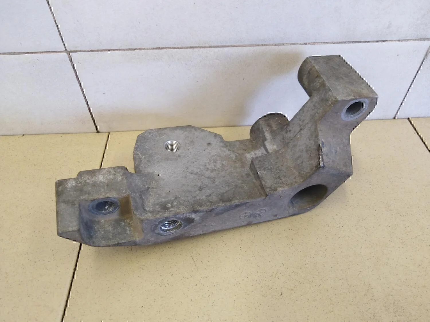 Кронштейн двигателя правый NISSAN Note (E11) 2006-2013 - миниатюра 3