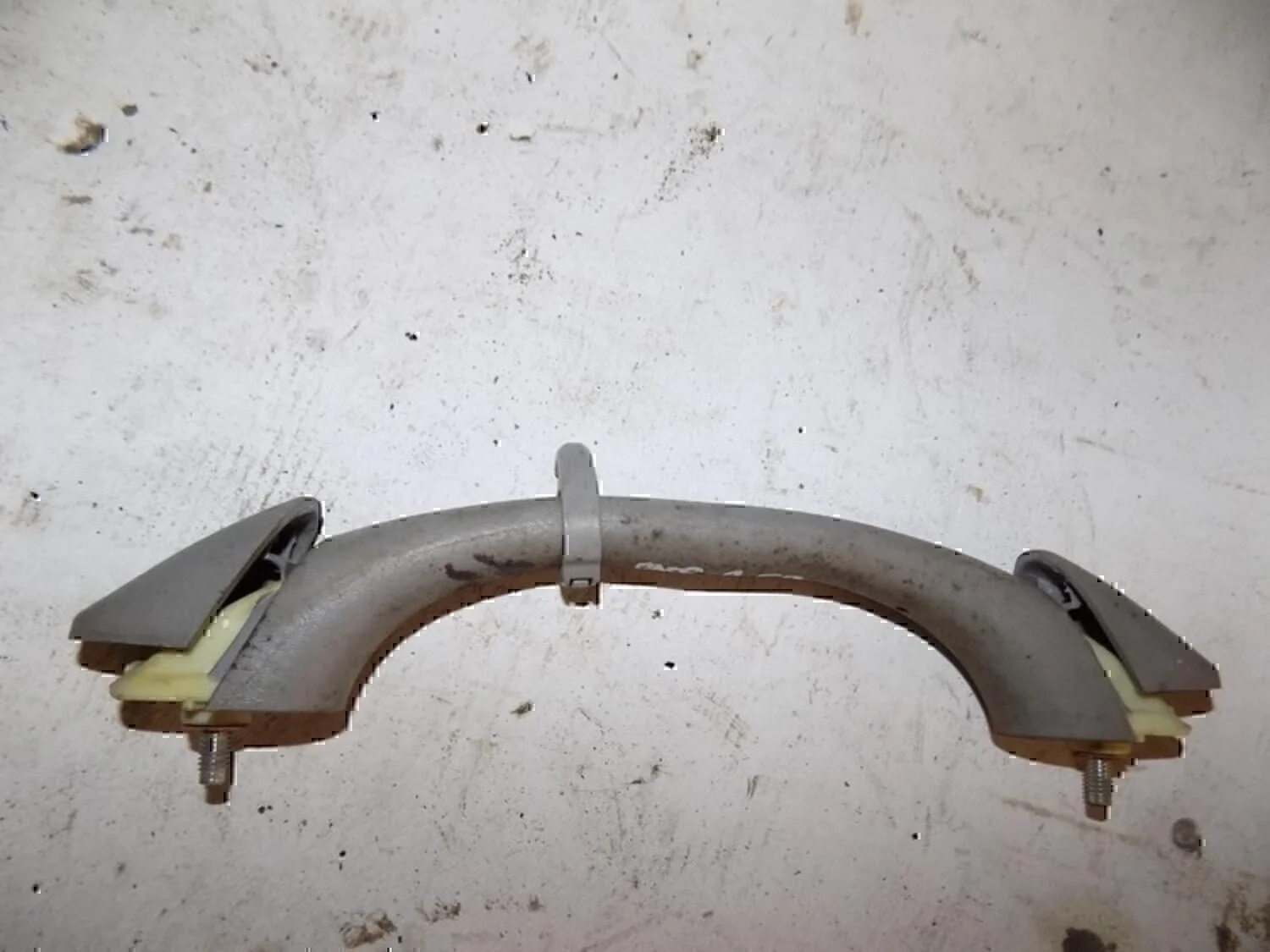 Ручка внутренняя потолочная TOYOTA RAV 4 2000-2005 - изображение 1