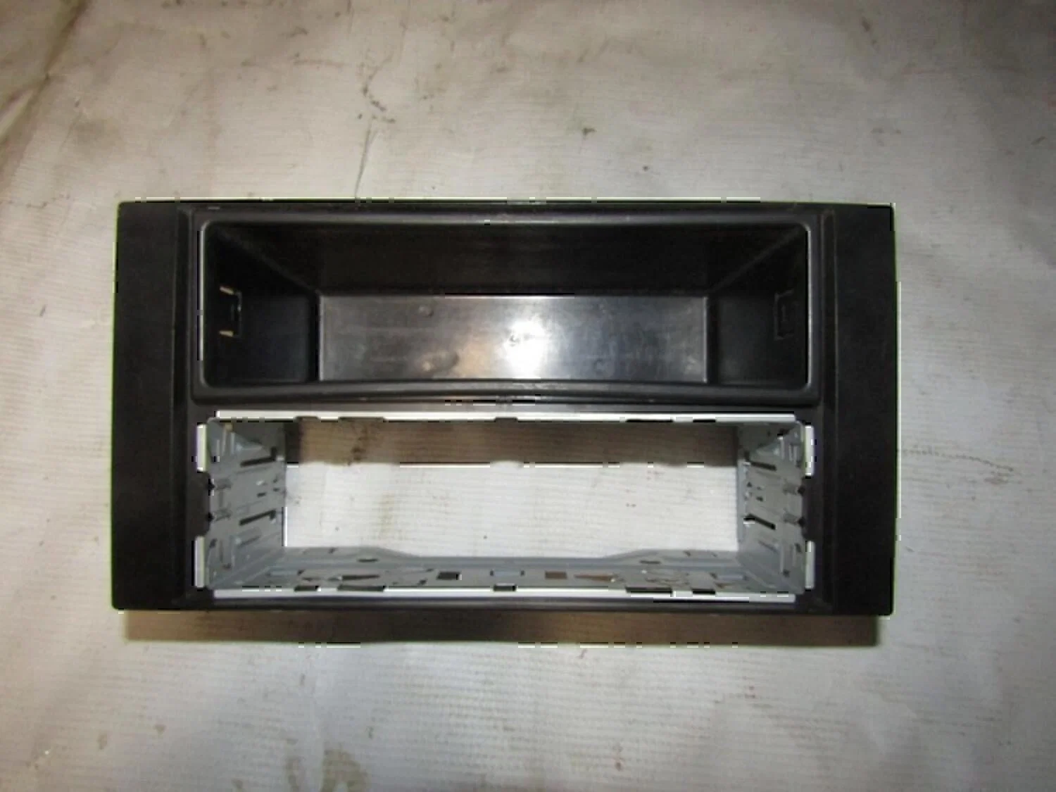 Ящик передней консоли FORD Fusion 2002-2012 - изображение 1