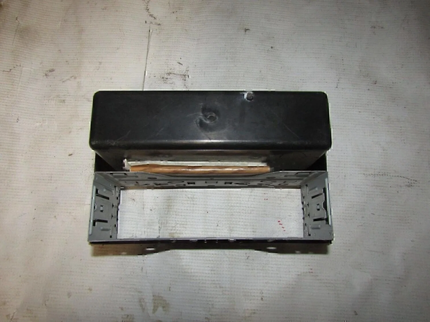 Ящик передней консоли FORD Fusion 2002-2012 - миниатюра 2
