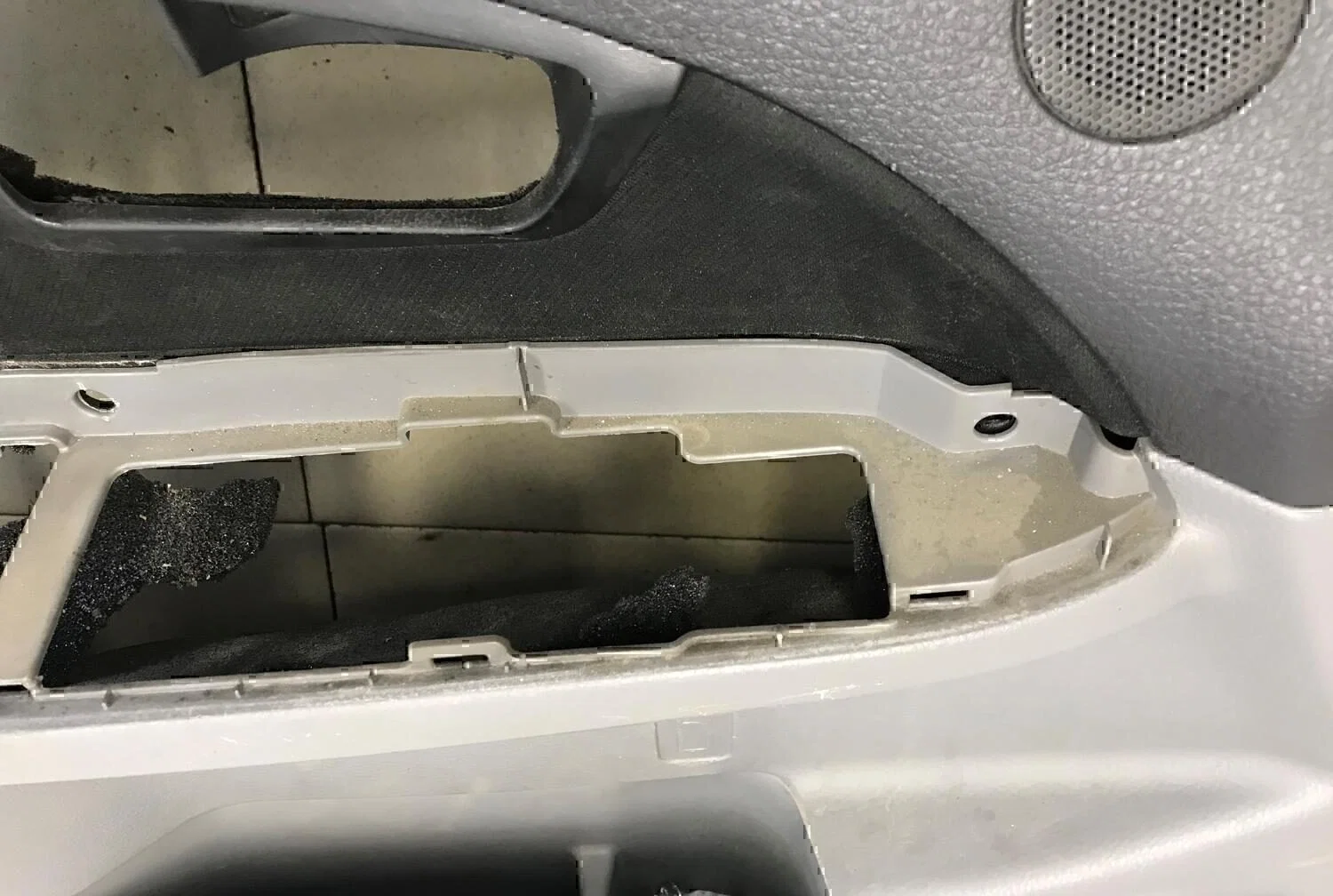Обшивка двери передней левой SUZUKI SX4 2006-2013 - миниатюра 4