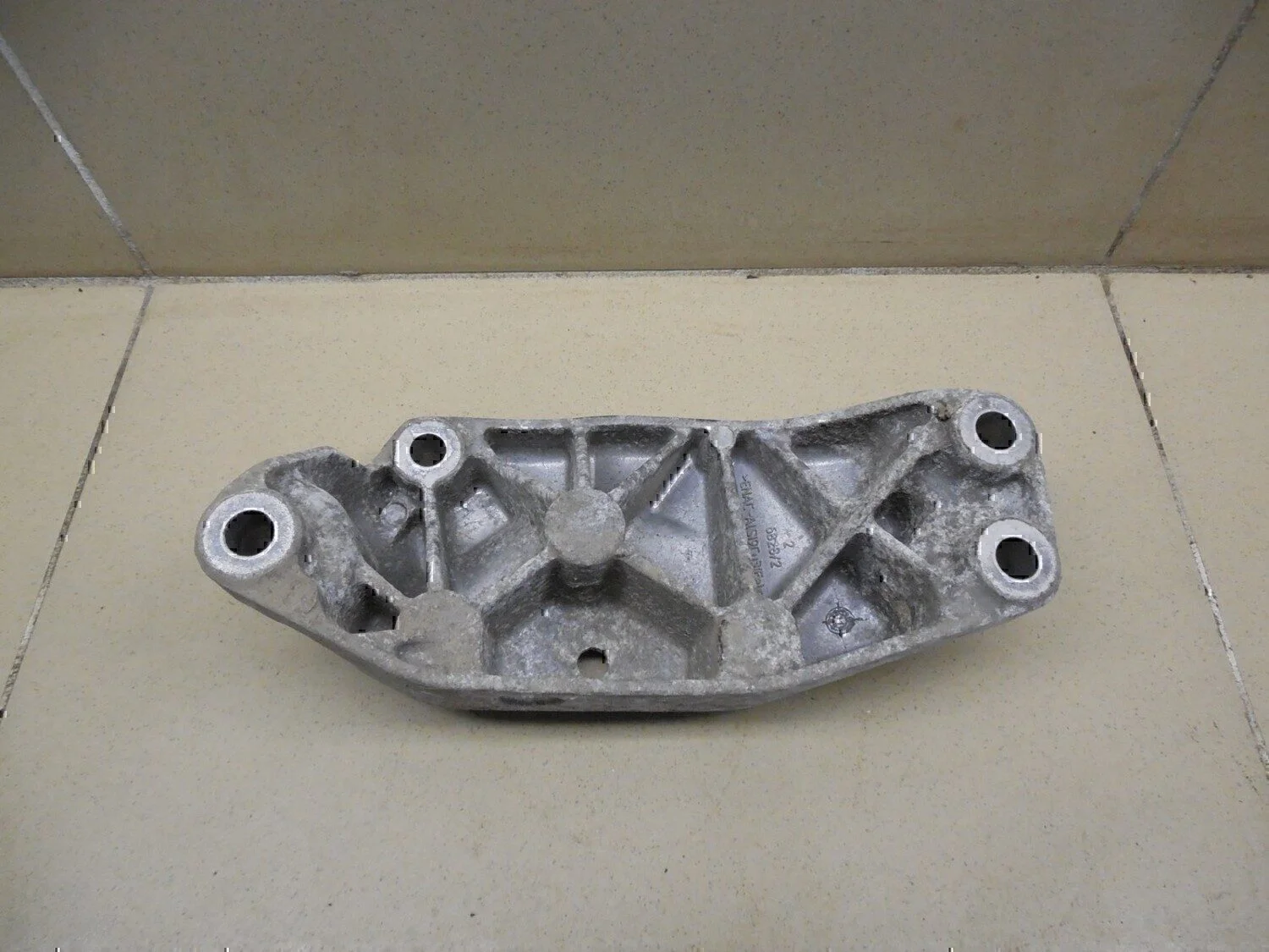 Кронштейн КПП левый VW Passat [B6] 2005-2010 - миниатюра 3