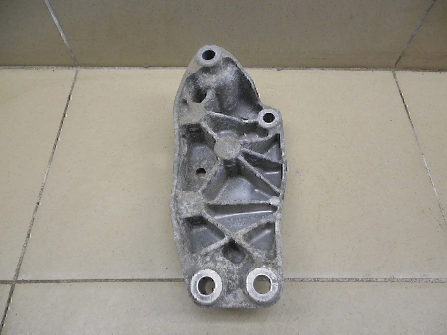 Кронштейн КПП левый VW Passat [B6] 2005-2010 - миниатюра 5