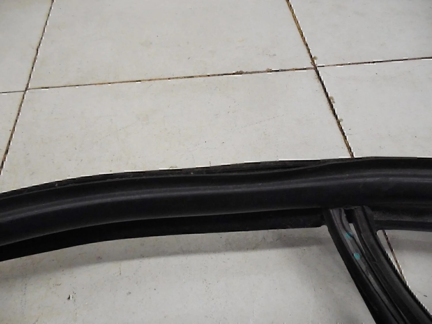 Уплотнитель стекла двери VW Jetta 2006-2011 - миниатюра 5