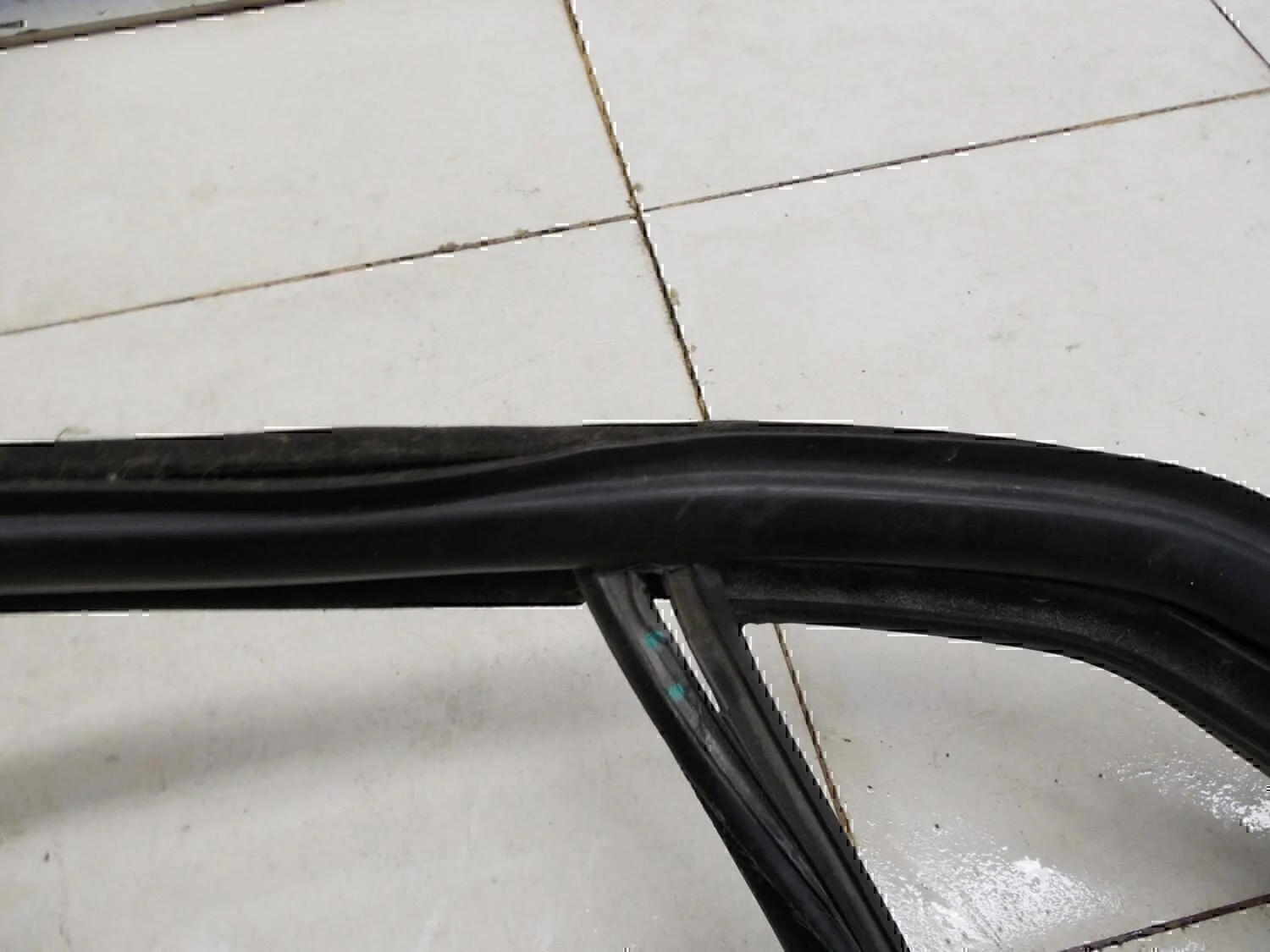Уплотнитель стекла двери VW Jetta 2006-2011 - миниатюра 6