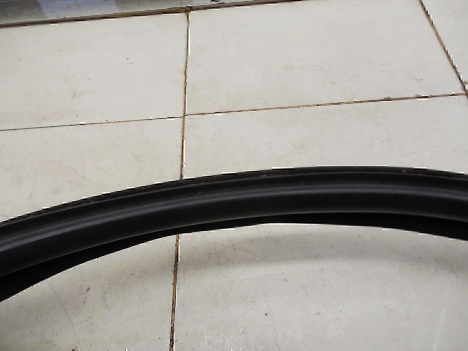 Уплотнитель стекла двери VW Jetta 2006-2011 - миниатюра 7