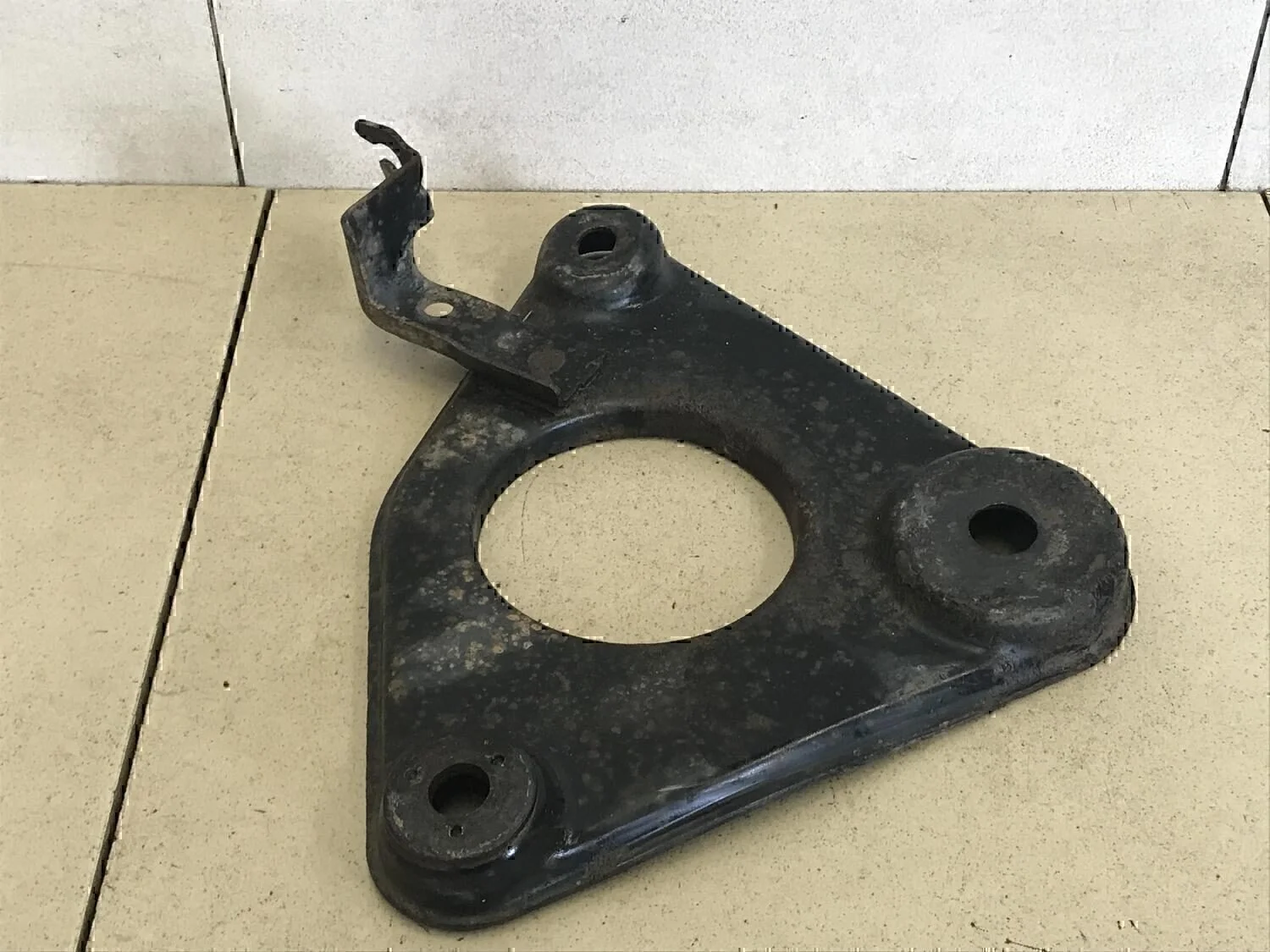 Кронштейн передней балки NISSAN Primera P12E 2002-2007 - миниатюра 2
