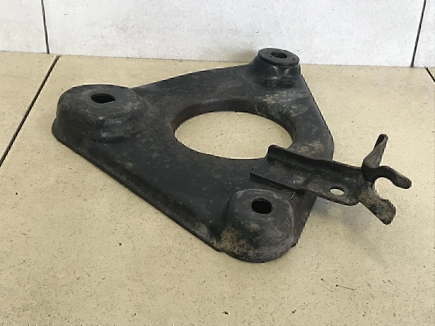 Кронштейн передней балки NISSAN Primera P12E 2002-2007 - миниатюра 3