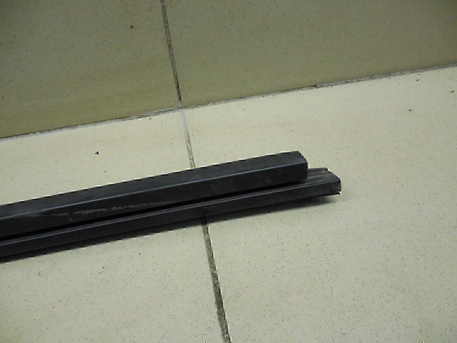 Накладка стекла переднего правого RENAULT Scenic 1996-1999 - миниатюра 5