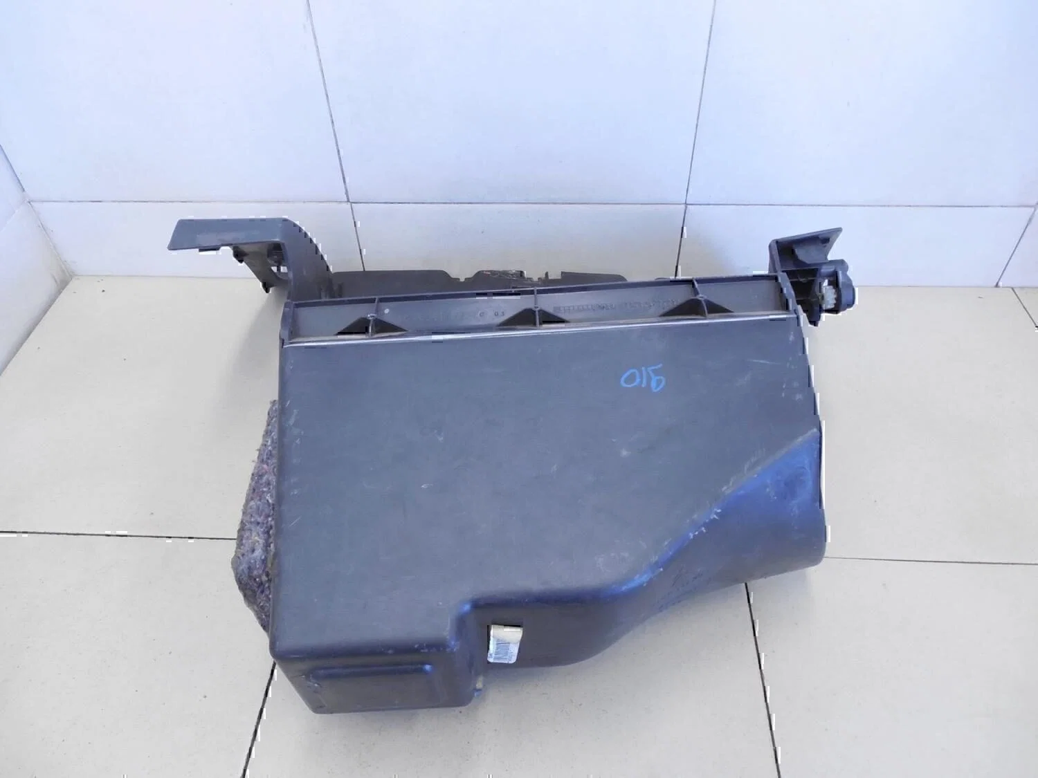 Бардачок Peugeot-Citroen C4 2005-2011 - миниатюра 2