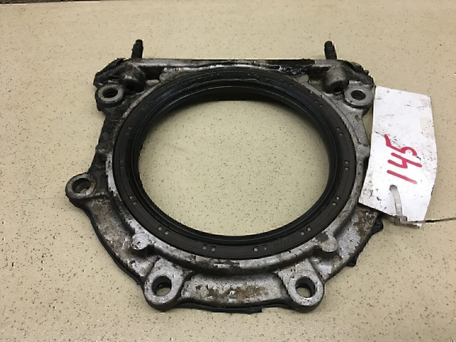 Крышка коленвала задняя MAZDA 626 (GE) 1992-1997 - миниатюра 2
