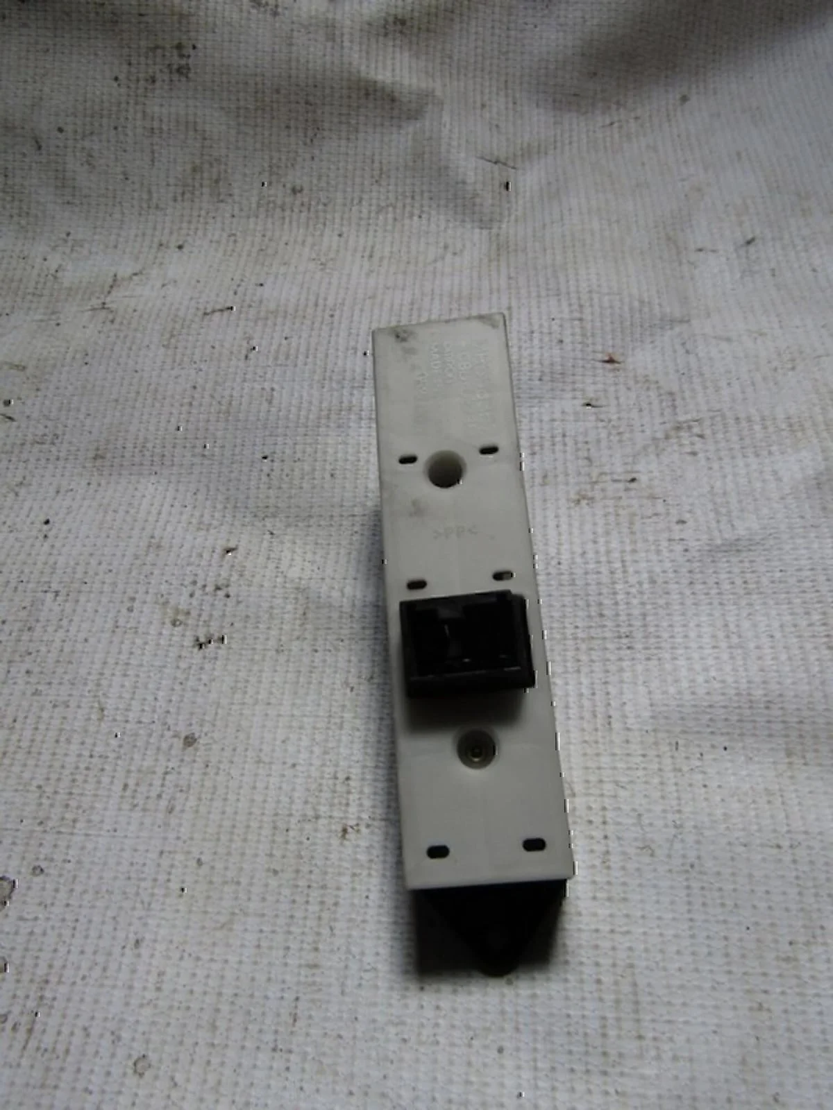 Кнопка стеклоподъемника MITSUBISHI Lancer Cedia 2000-2003 - изображение 1