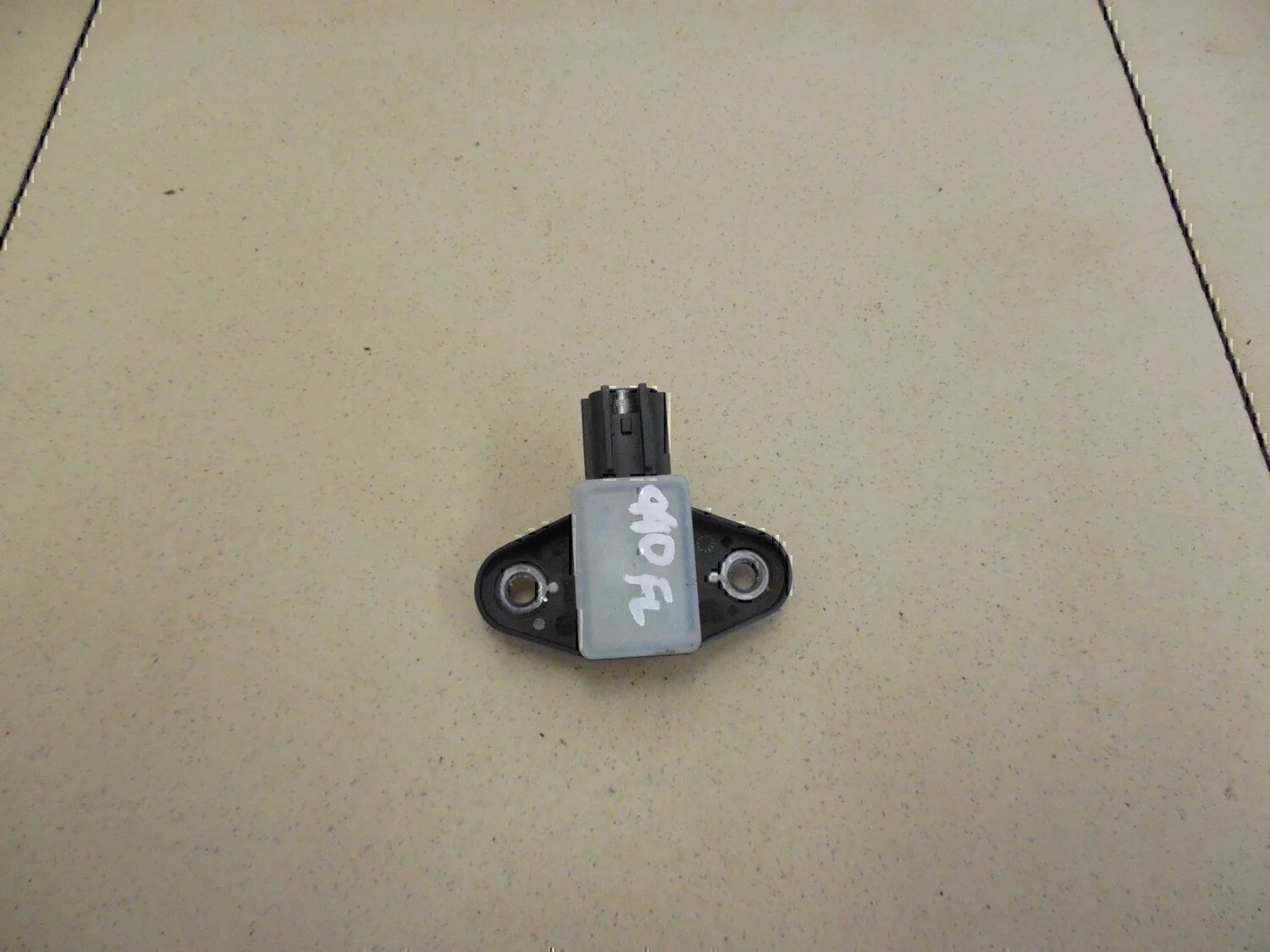 Датчик AIR BAG SKODA Tiguan 2011-2016 - изображение 1